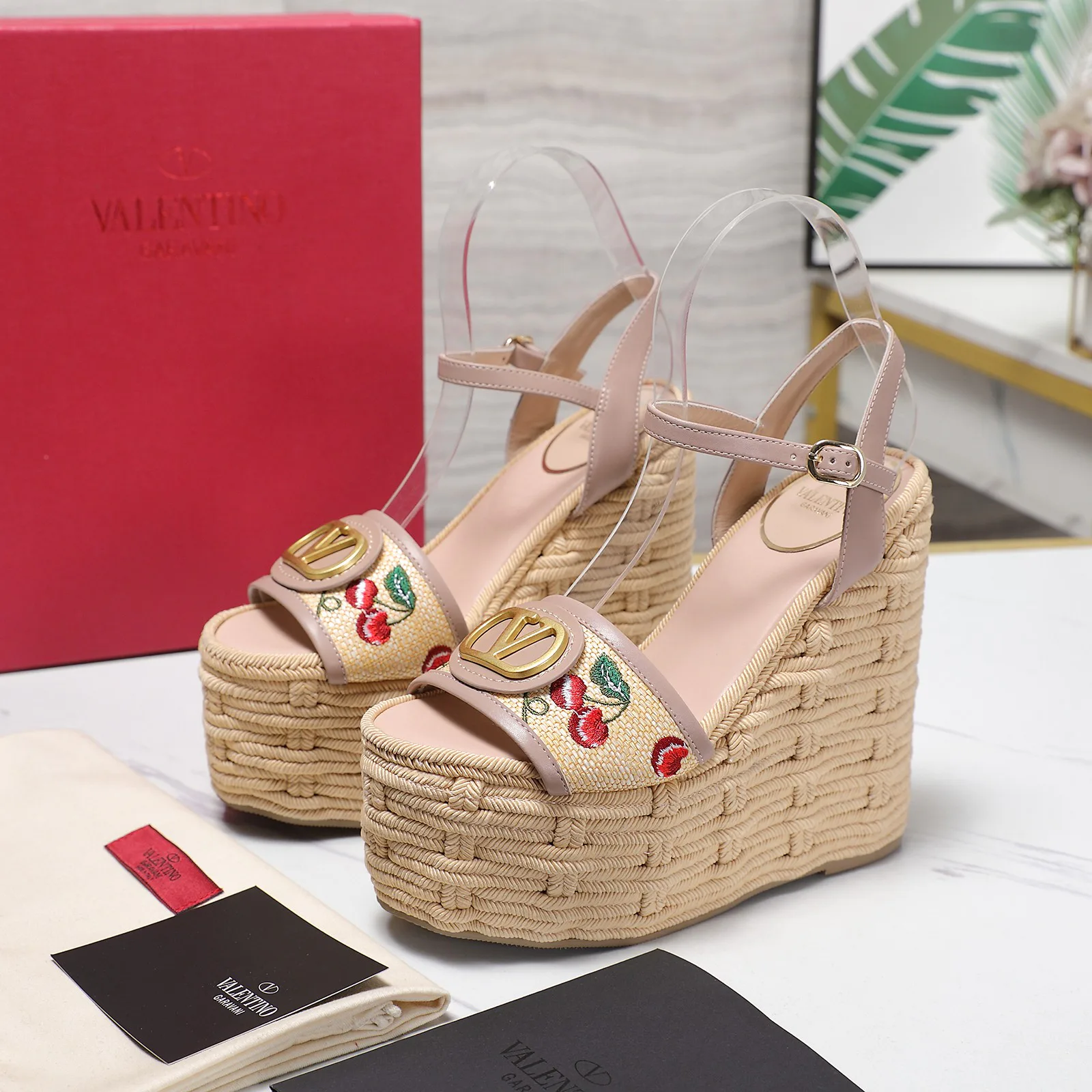 Босоножки Женские Valentino