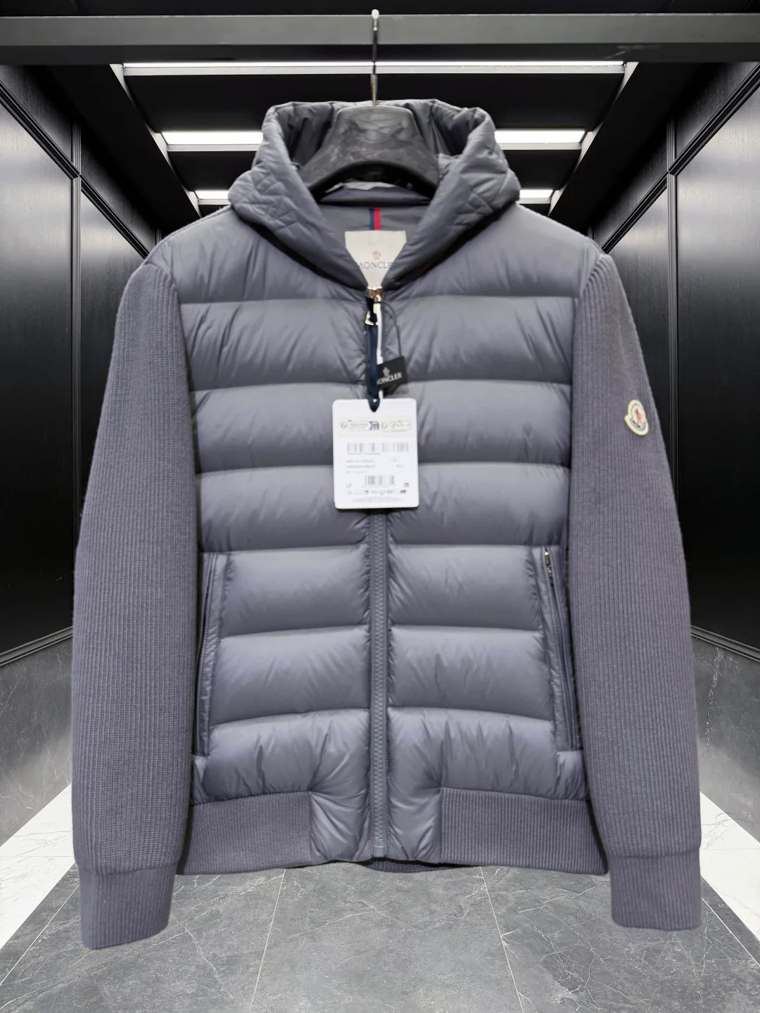Куртки И Пуховики Мужские Moncler 18184549