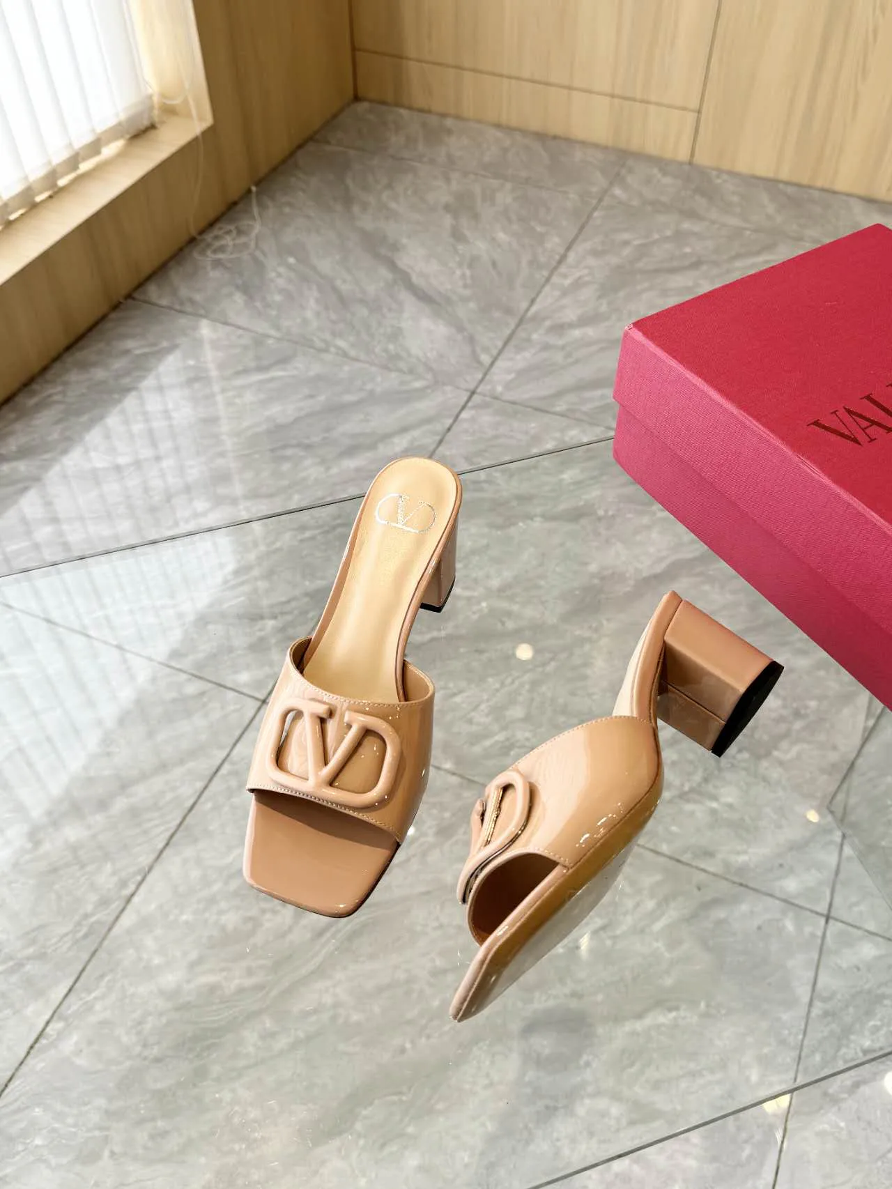 Босоножки Женские Valentino 11602188
