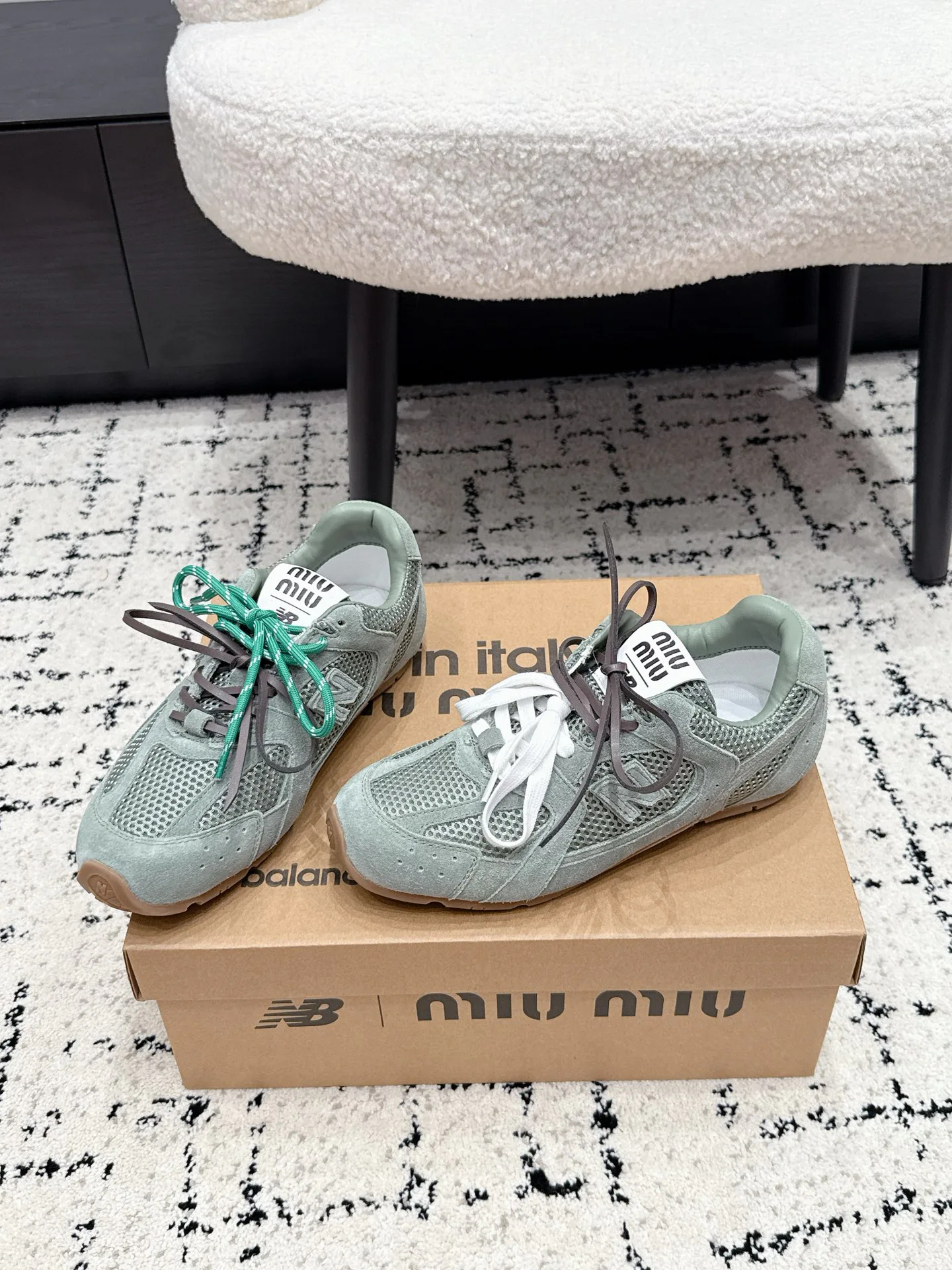 Кроссовки Женские Miu Miu 18409602