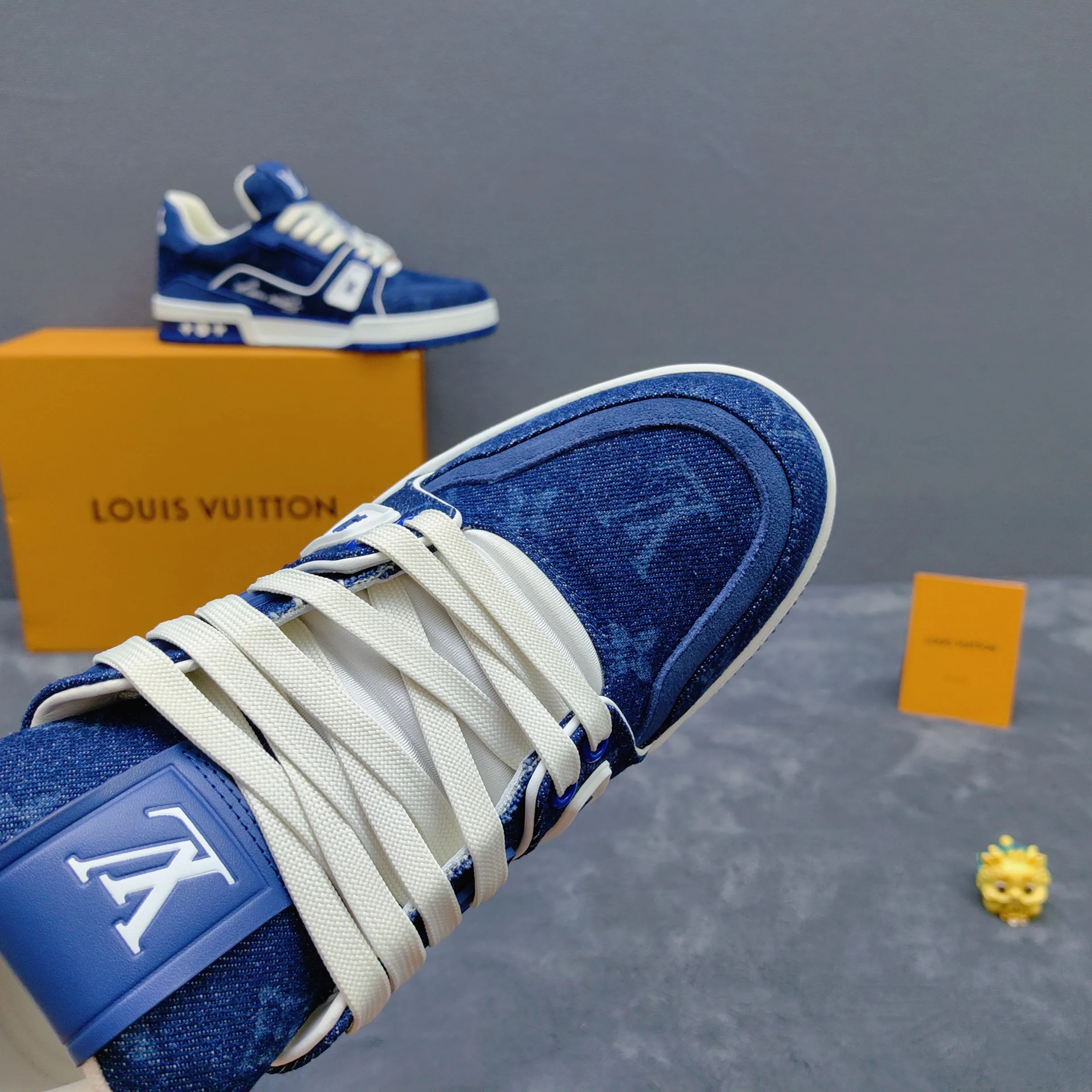 Кроссовки Женские Louis Vuitton 17957146