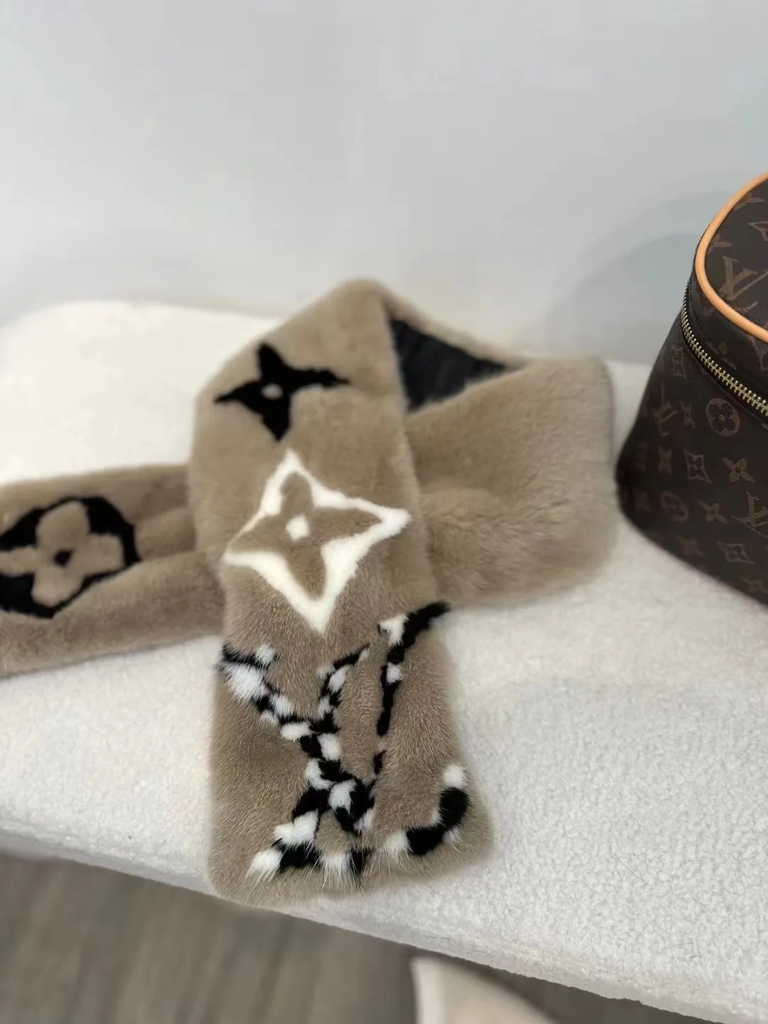 Шарфы Louis Vuitton 1065910