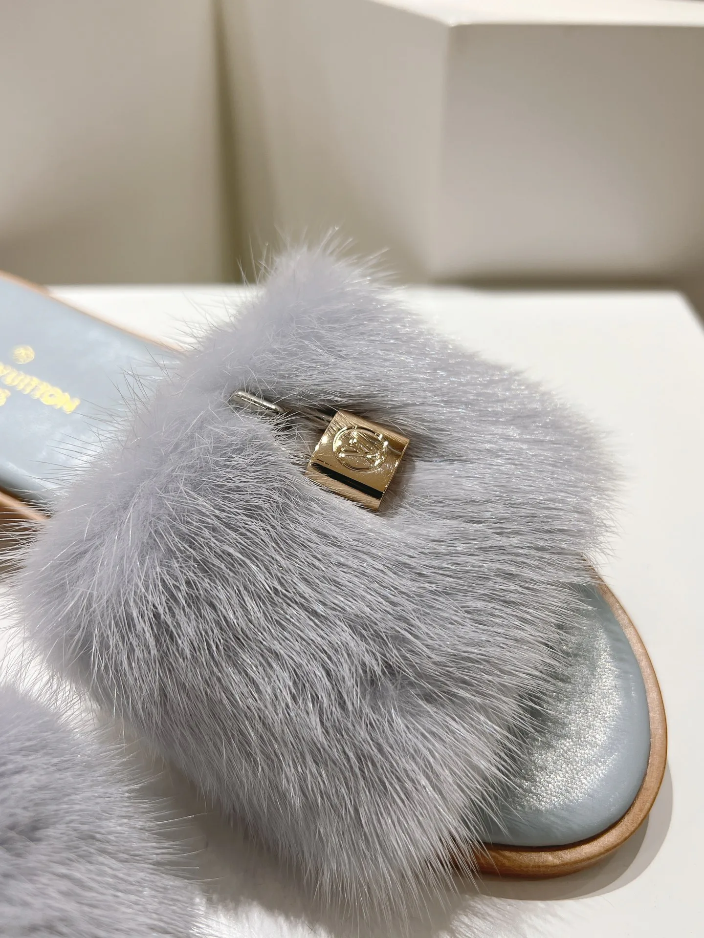 Шлепанцы Женские Louis Vuitton 11190726