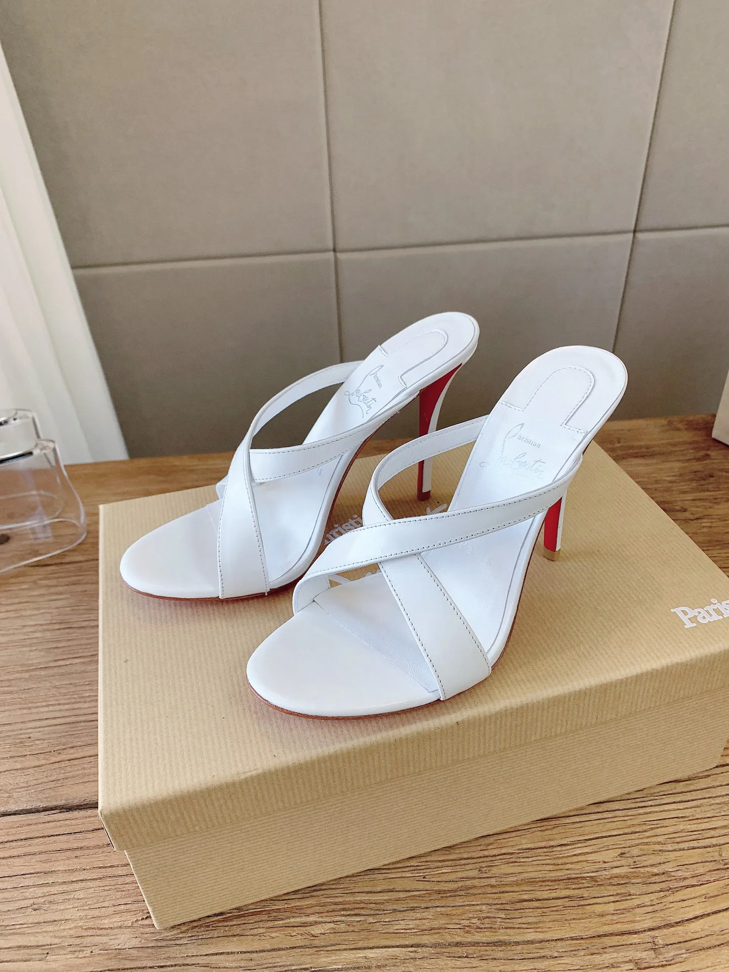 Босоножки Женские Christian Louboutin 19783855