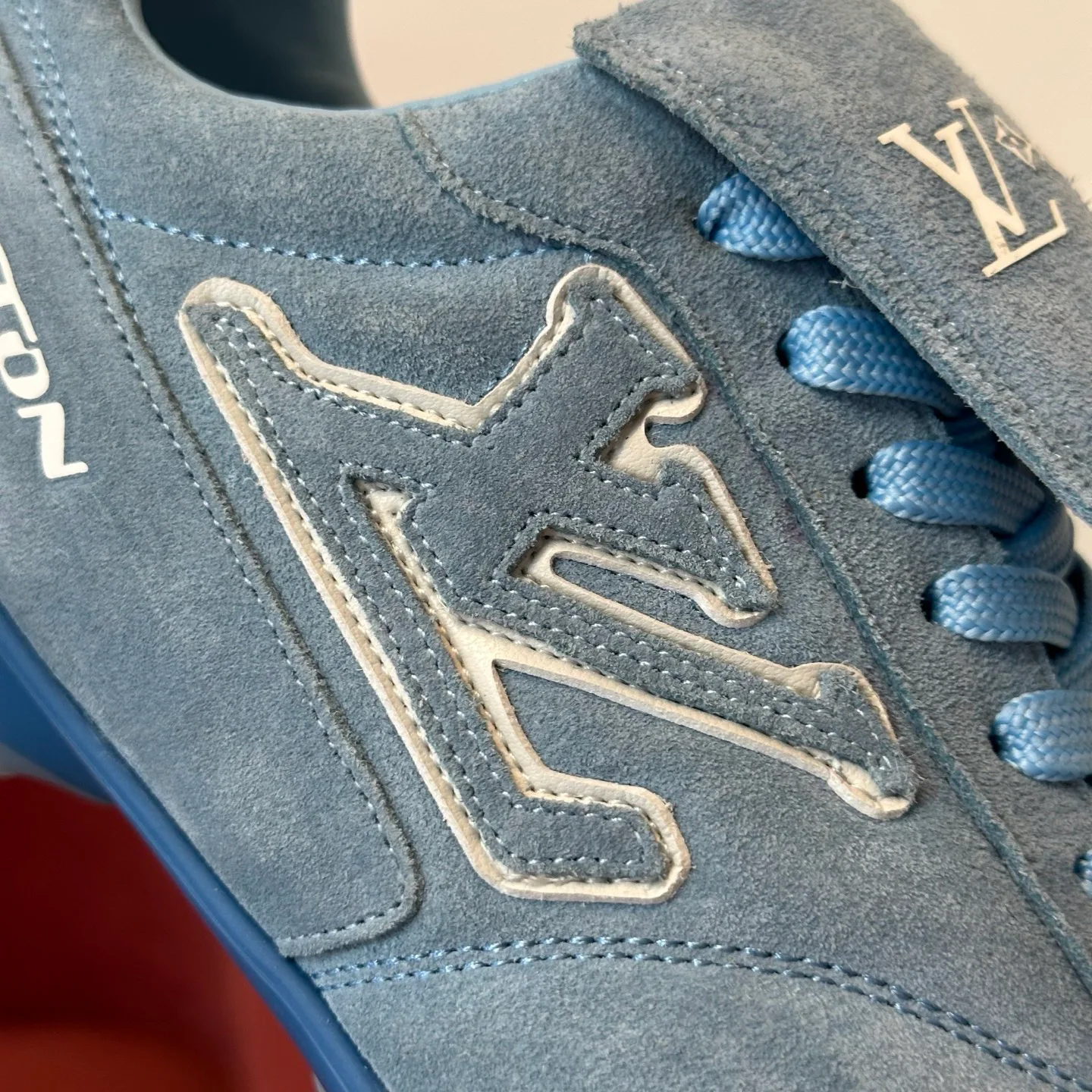 Кроссовки Женские Louis Vuitton 1180355