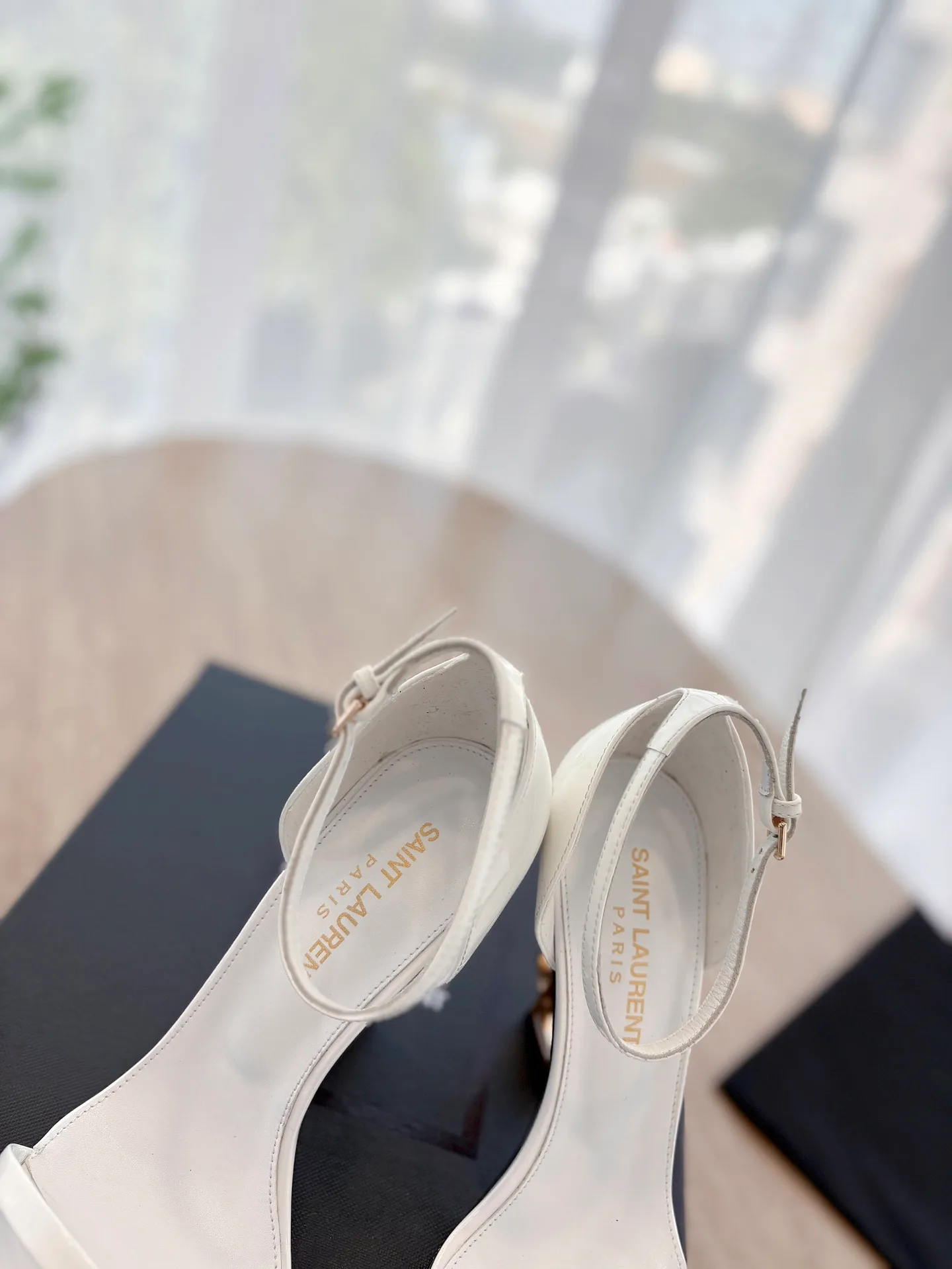 Босоножки Женские Saint Laurent 26384