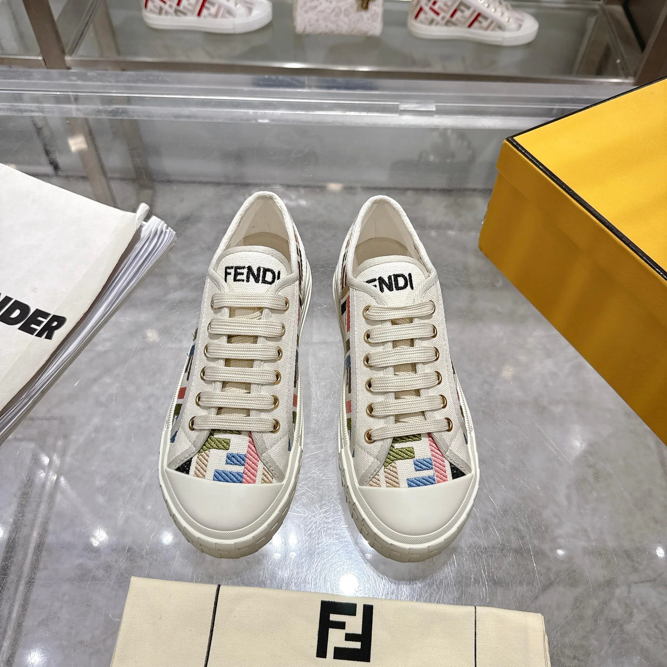 Кроссовки Женские Fendi 12865168