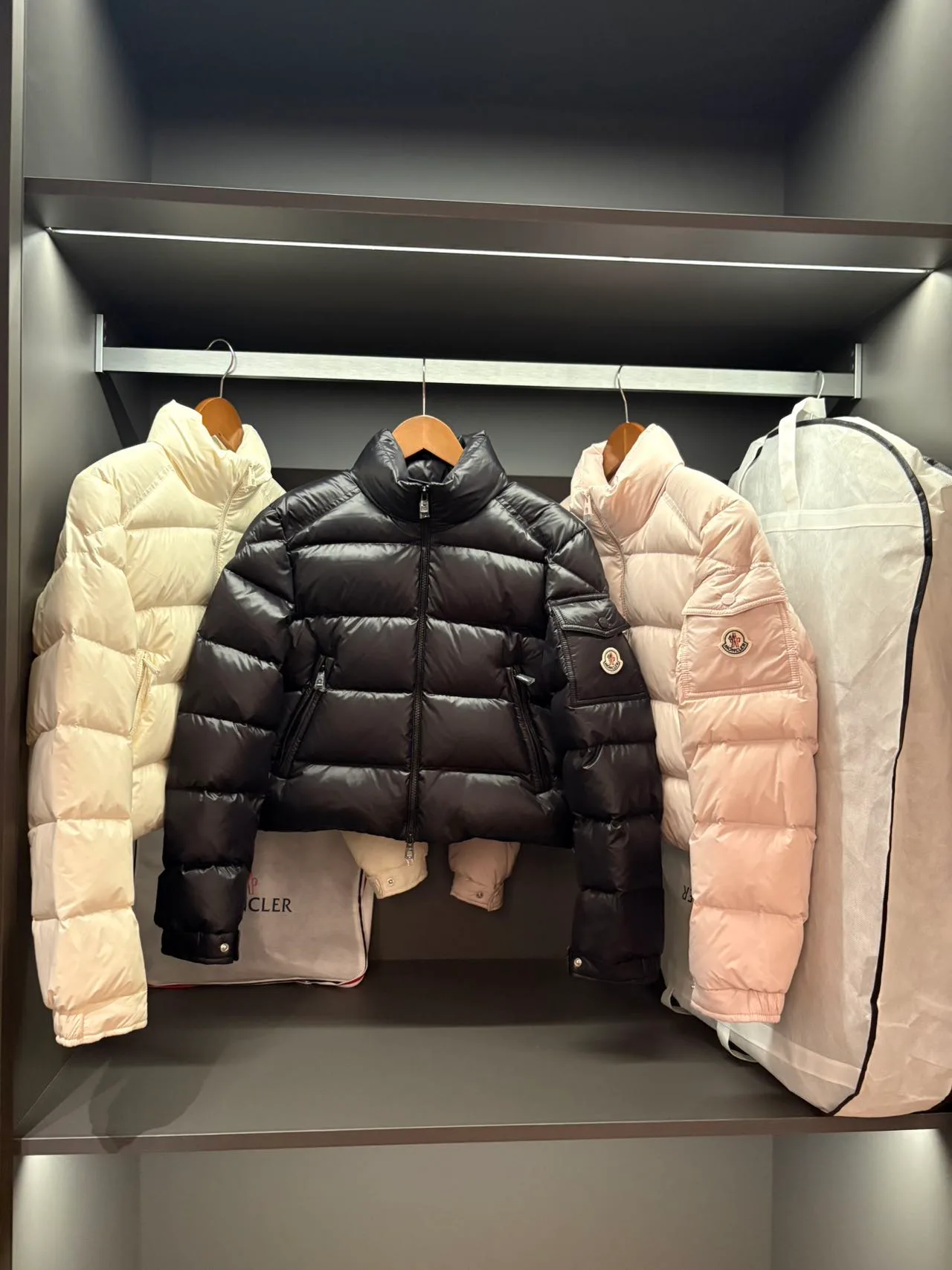 Куртки И Пуховики Женские Moncler 19185565