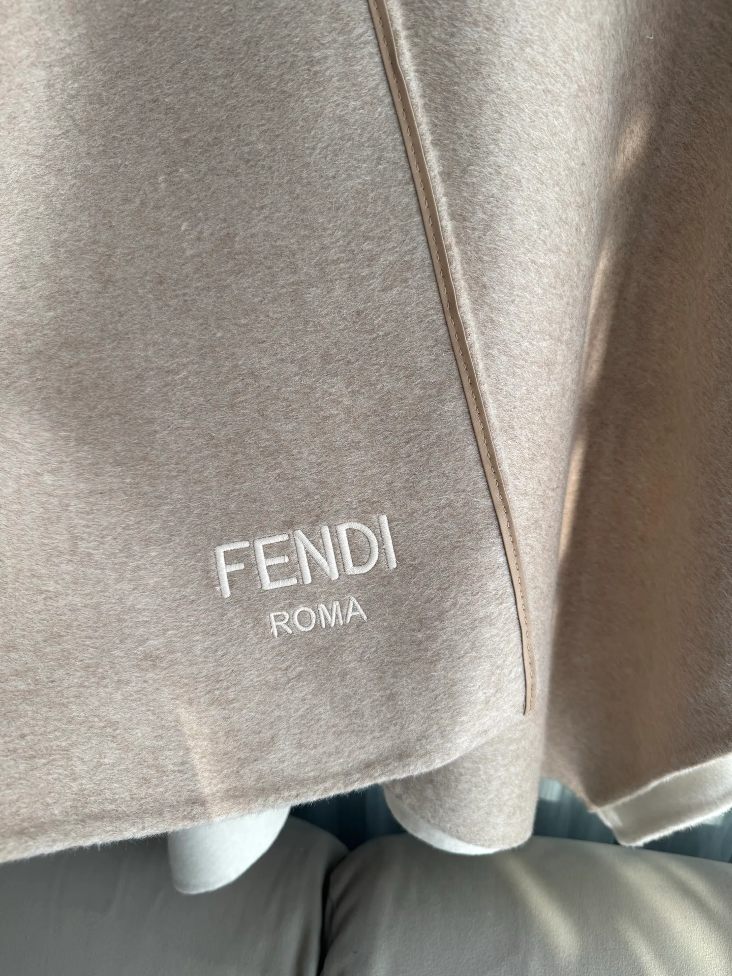 Пальто Женские Fendi 18739645