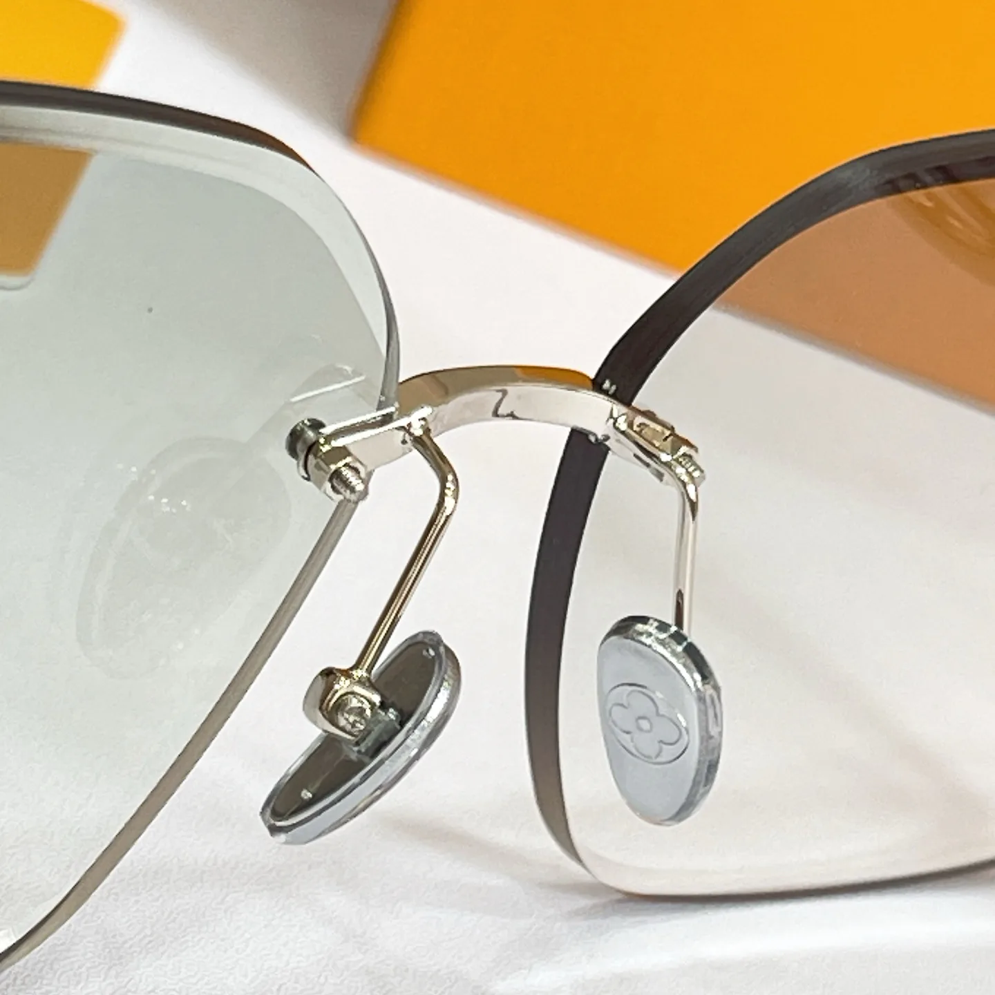 Очки Louis Vuitton 17495900