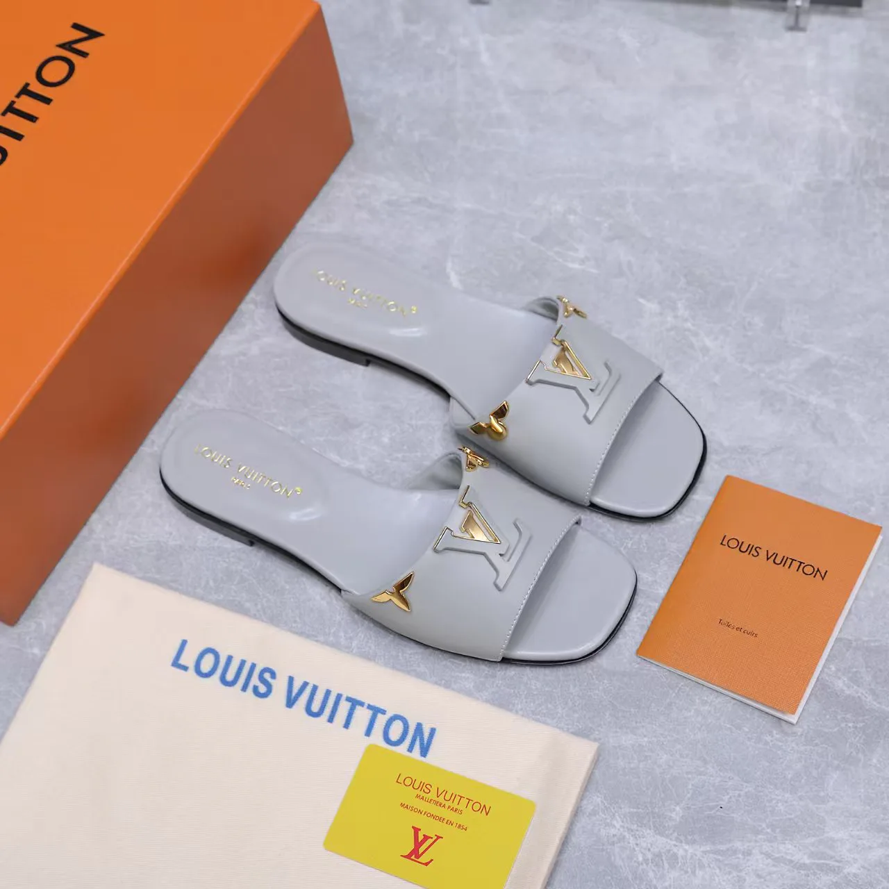 Шлепанцы Женские Louis Vuitton 11529429