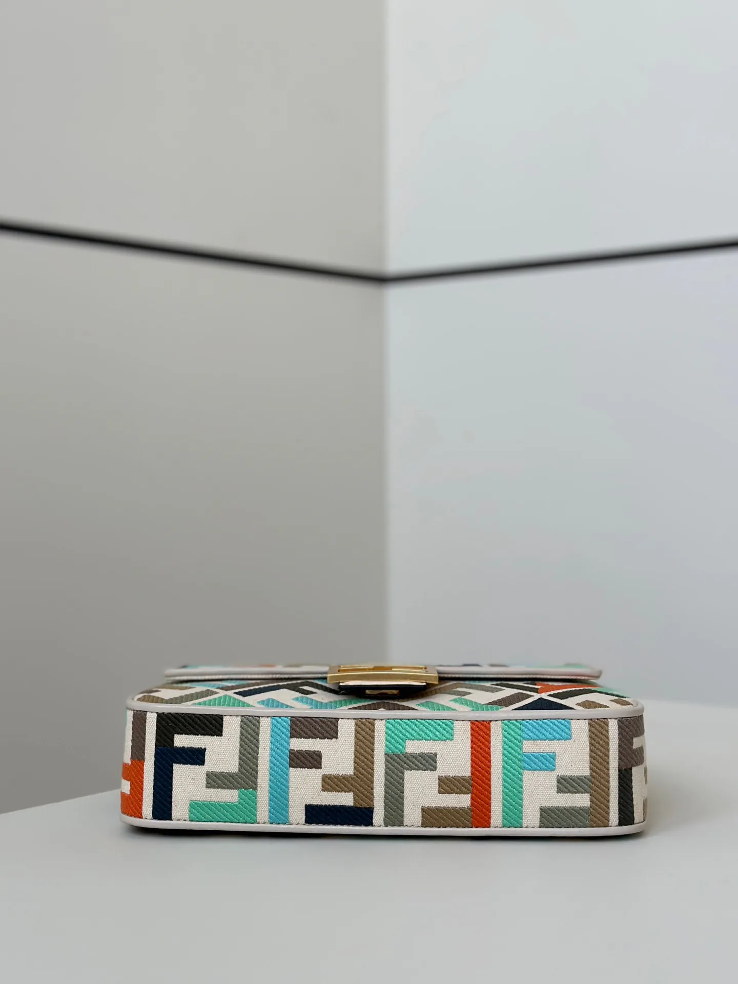 Классические Сумки Женские Fendi 18116179