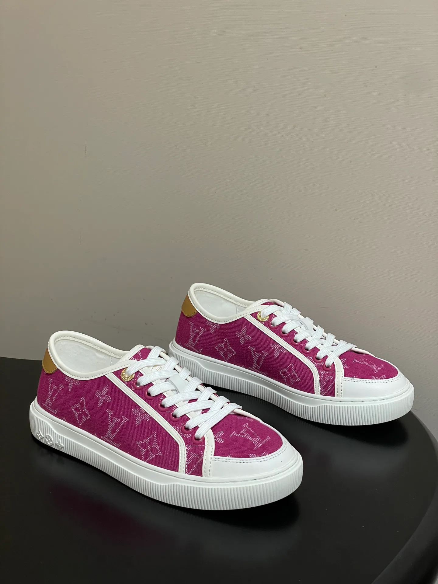 Кроссовки Женские Louis Vuitton 13343883