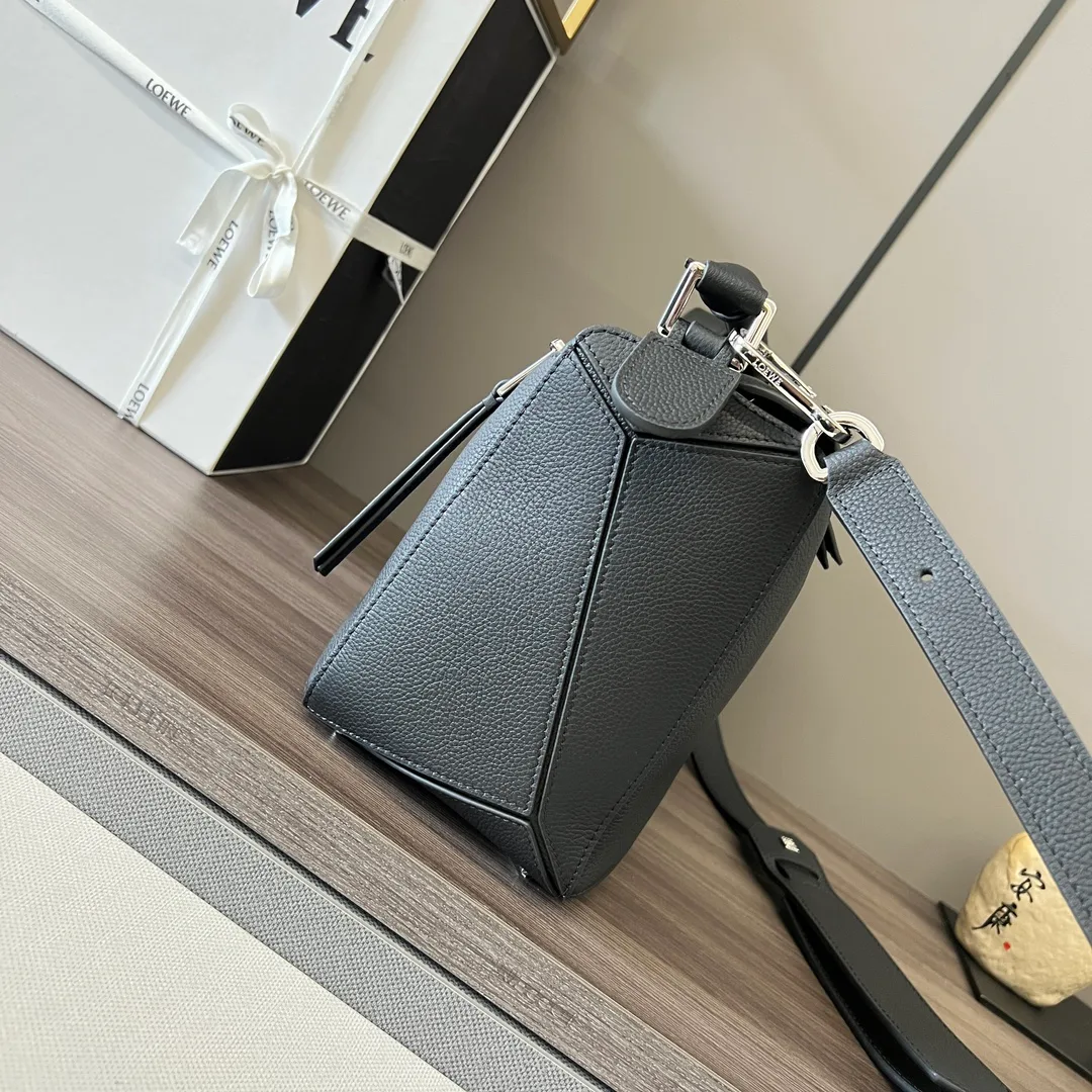 Классические Сумки Женские Loewe 11674675