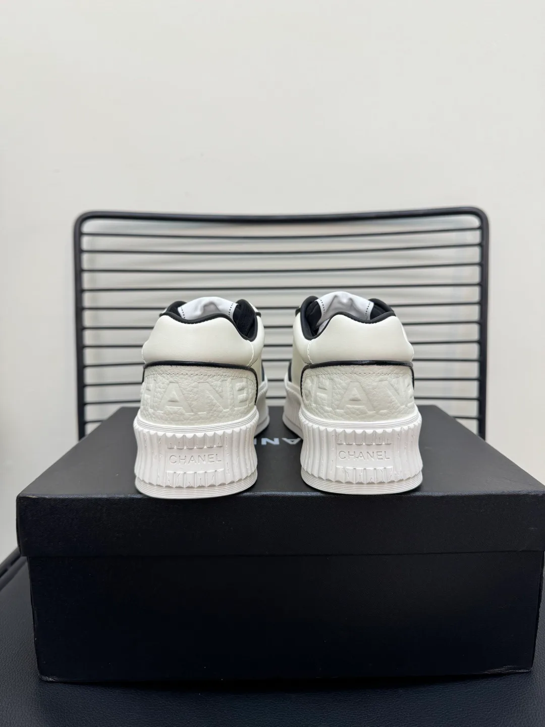 Кроссовки Женские Chanel 18025564