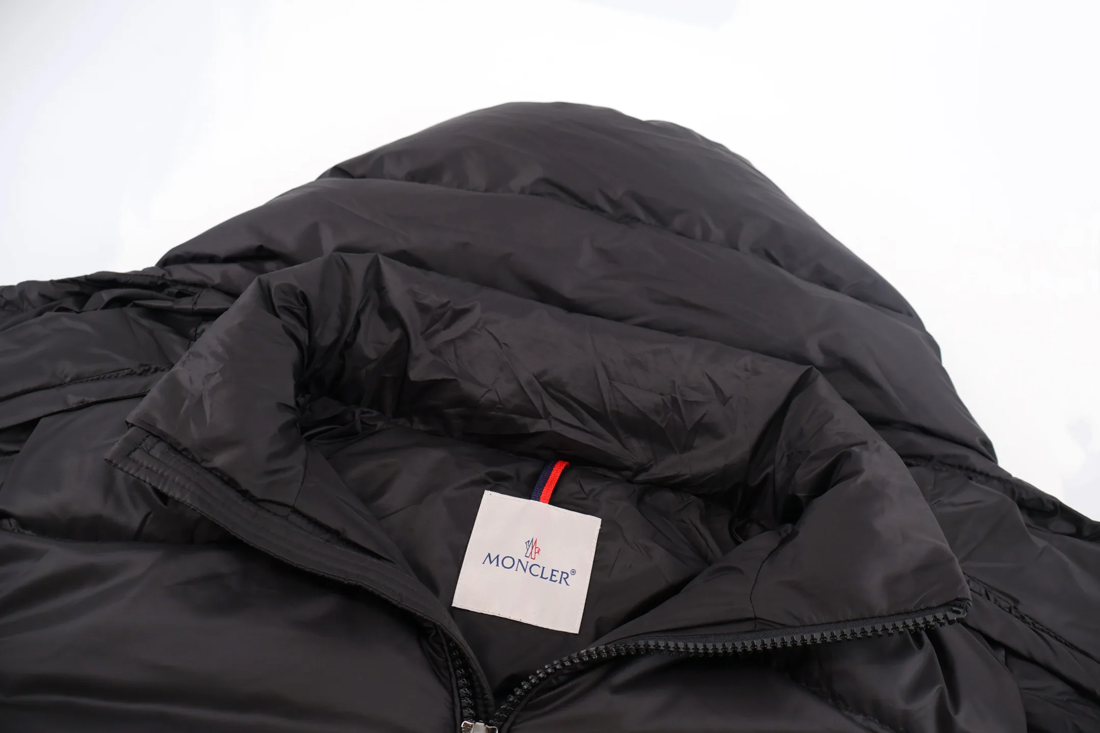 Куртки И Пуховики Мужские Moncler 380415