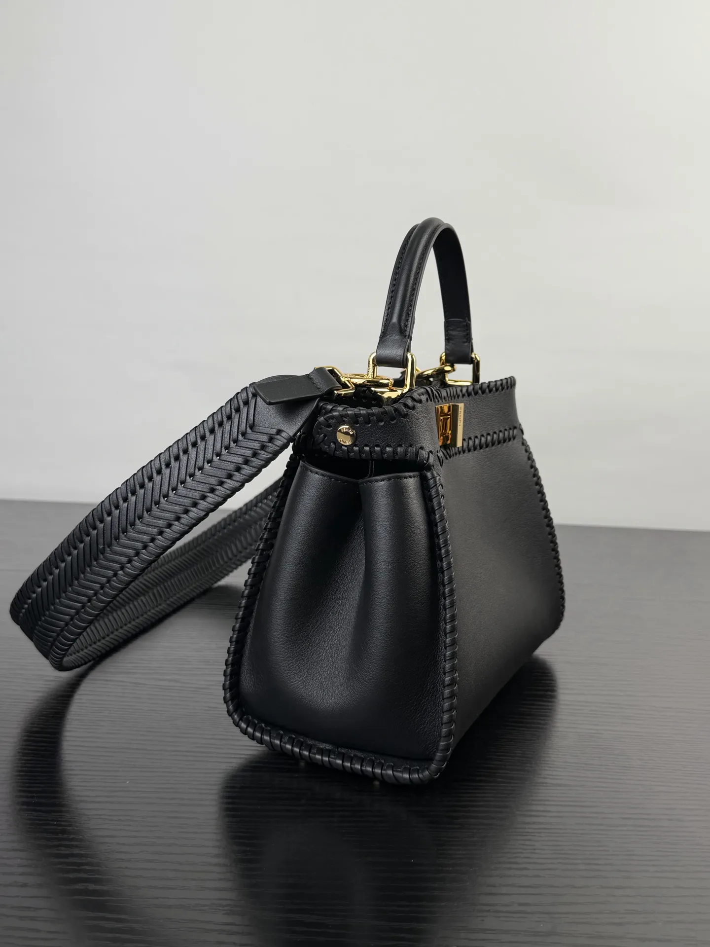 Классические Сумки Женские Fendi 13234523
