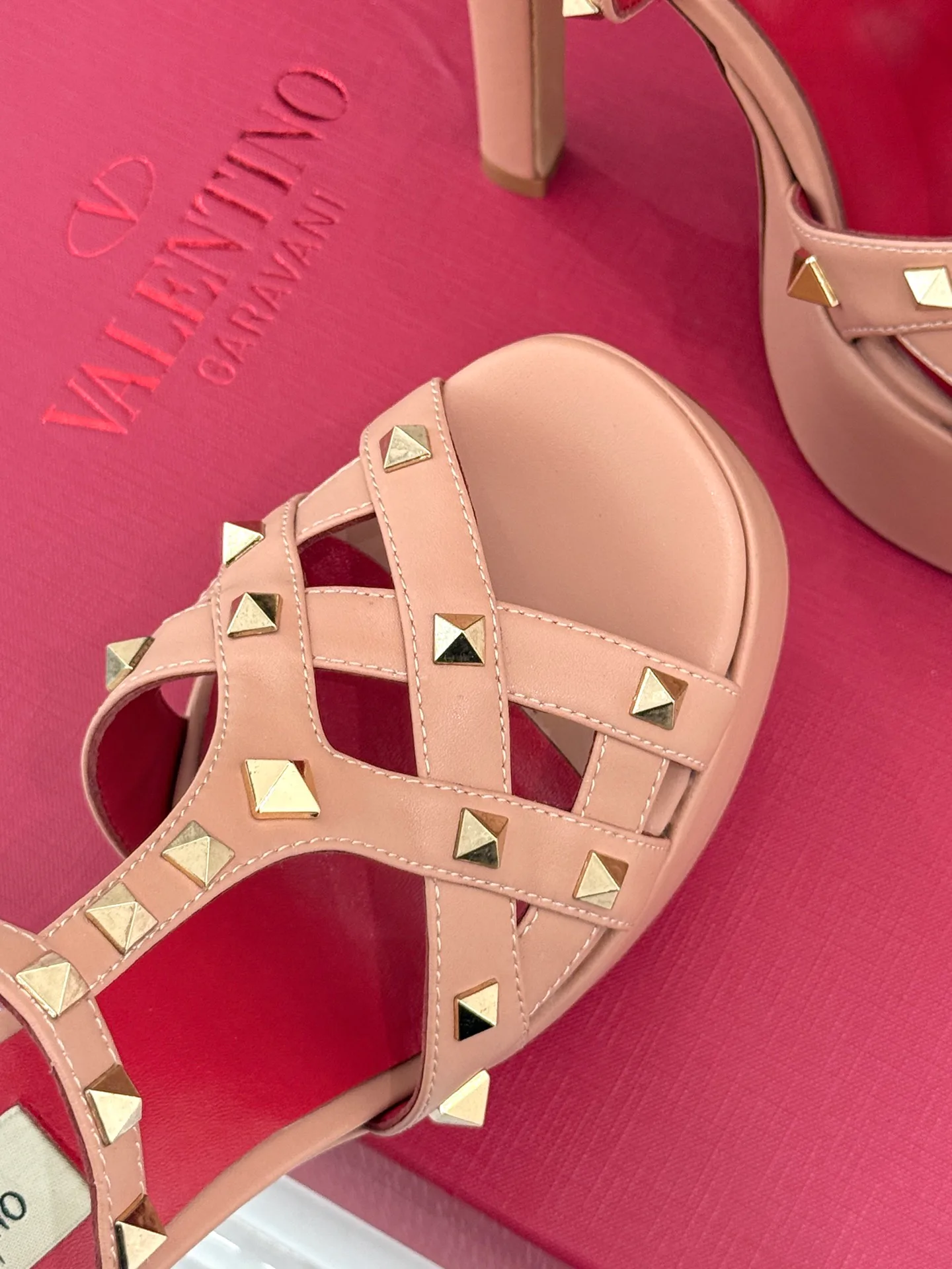 Босоножки Женские Valentino 18198296
