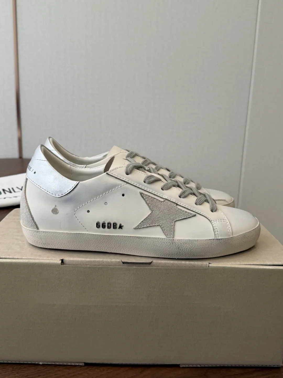 Кроссовки Женские Golden Goose 19253414