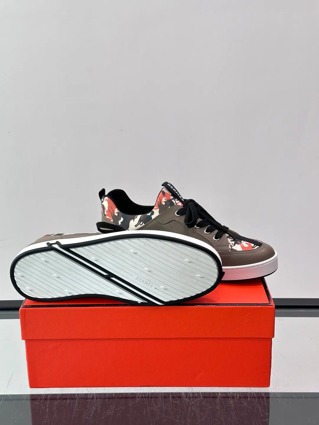 Кроссовки Женские Hermes 17649856