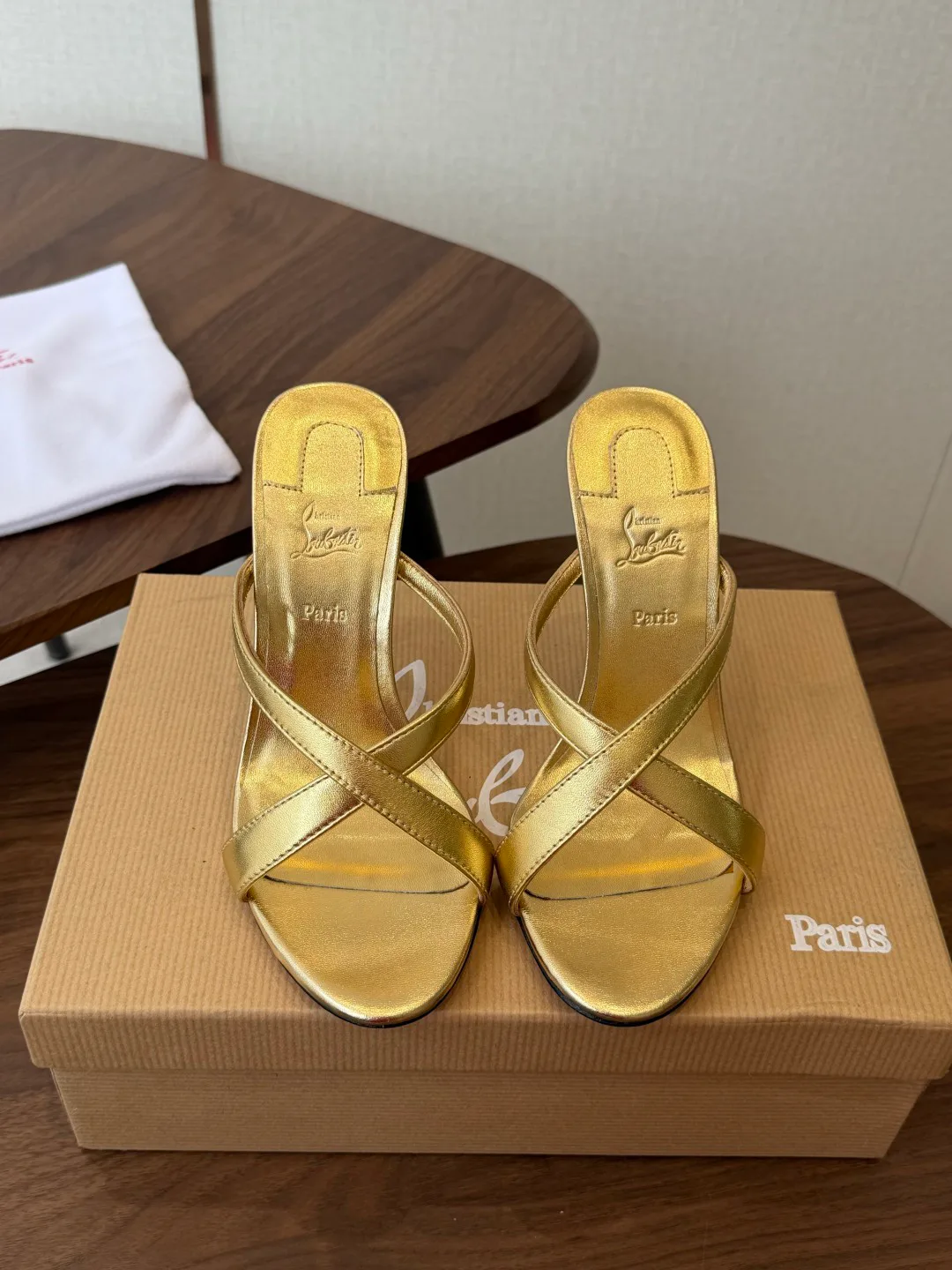 Босоножки Женские Christian Louboutin 18183088