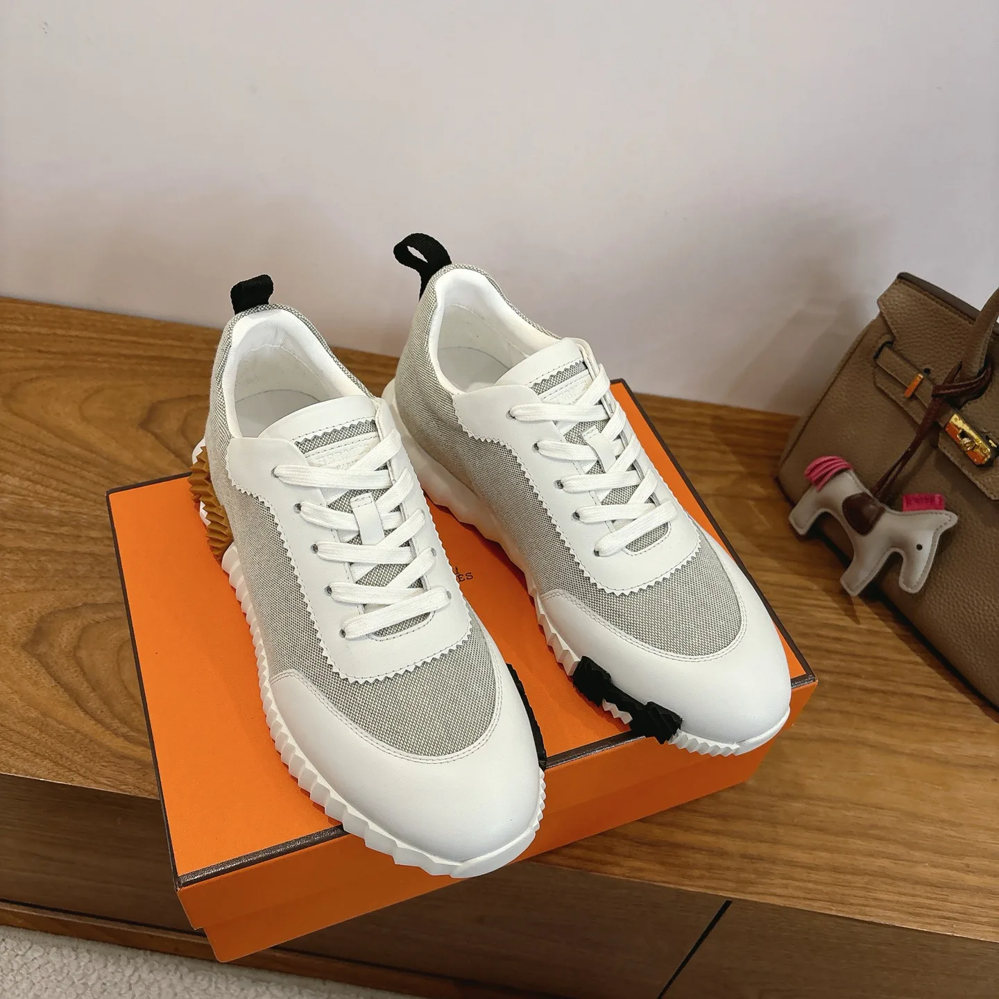 Кроссовки Женские Hermes 18729606