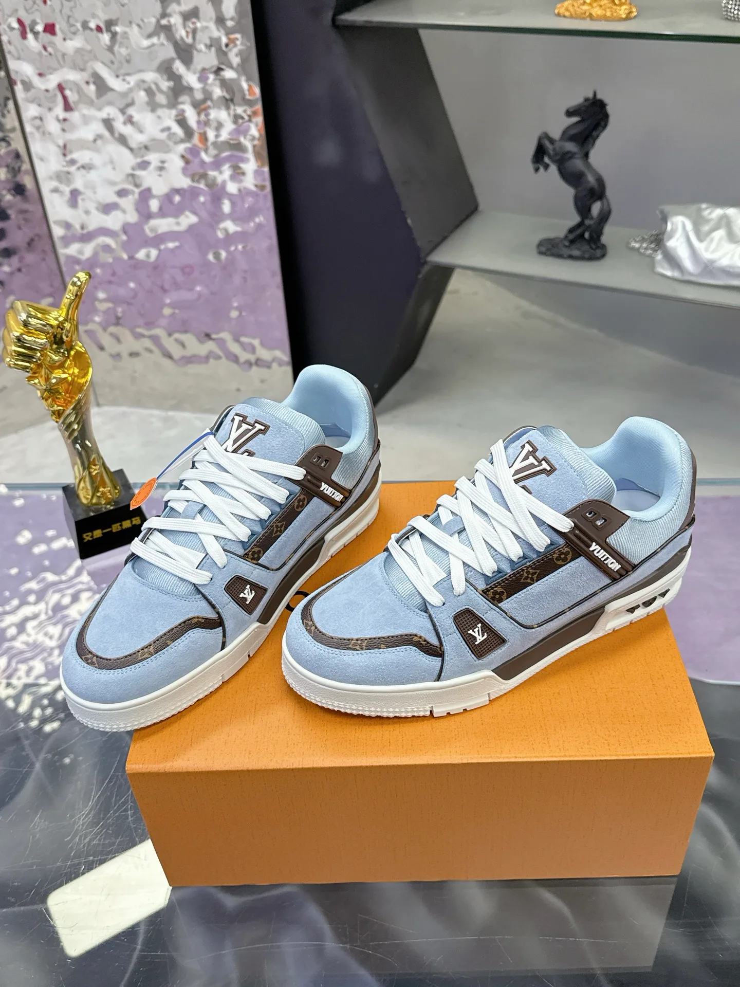 Кроссовки Женские Louis Vuitton 17530415