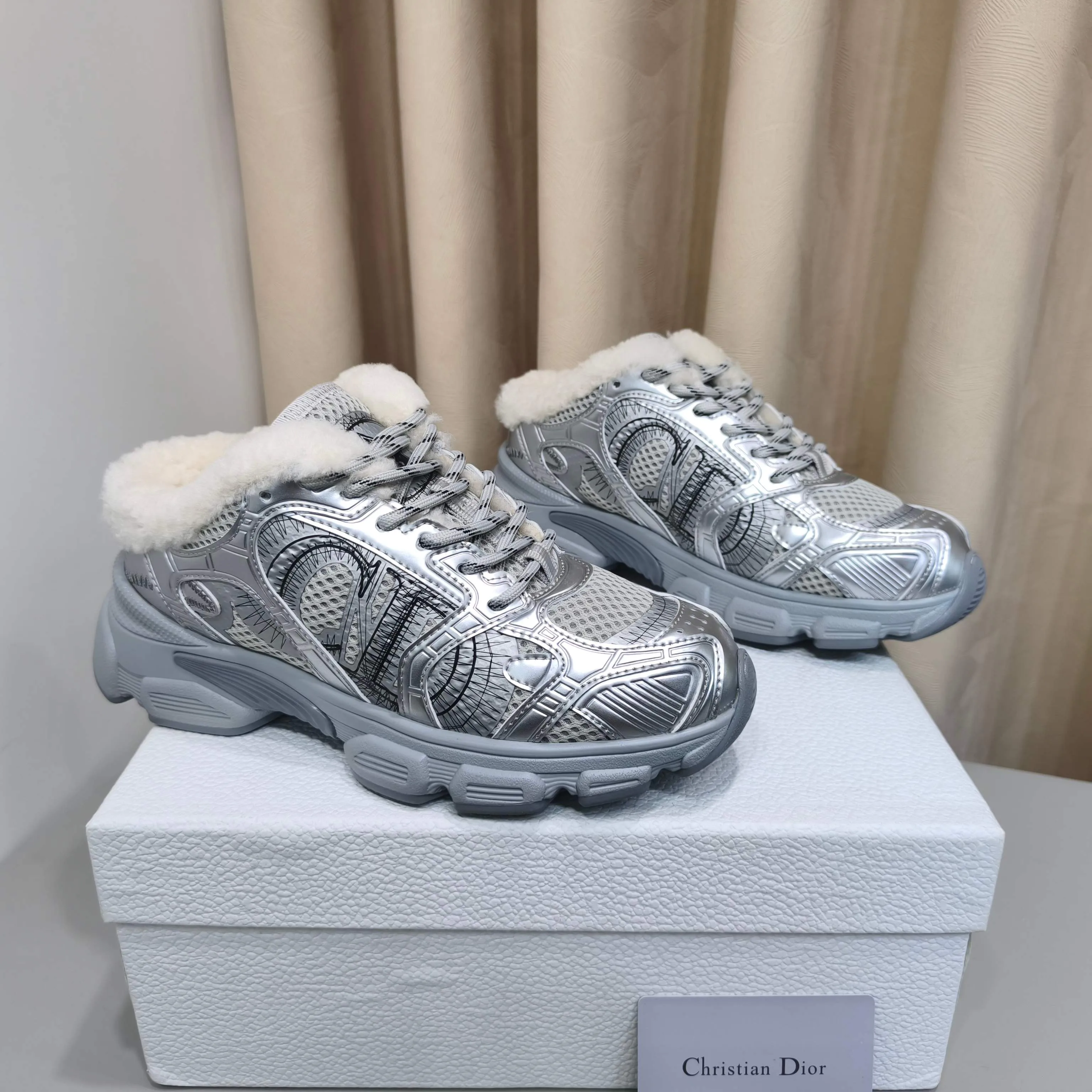 Кроссовки Женские Christian Dior 17988714