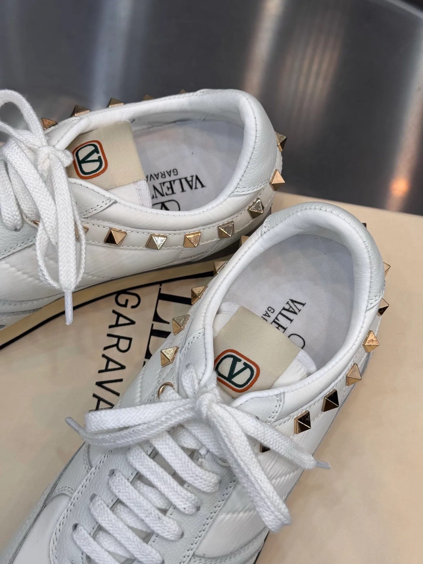 Кроссовки Женские Valentino 18202512