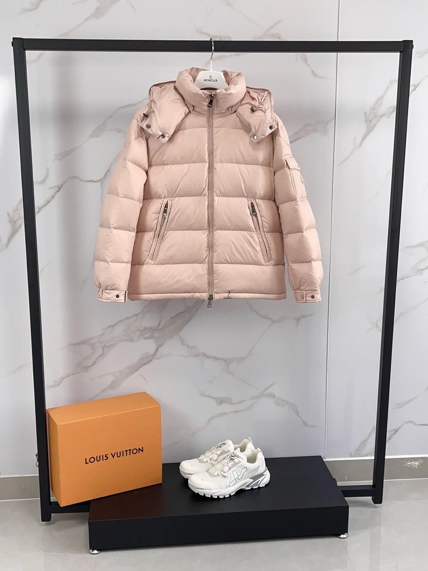 Куртки И Пуховики Женские Moncler 18391729