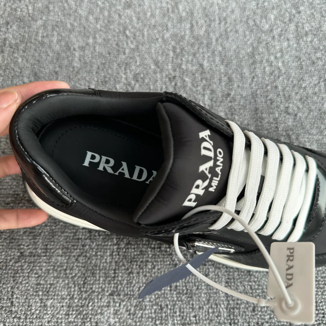 Кроссовки Женские Prada 18445311