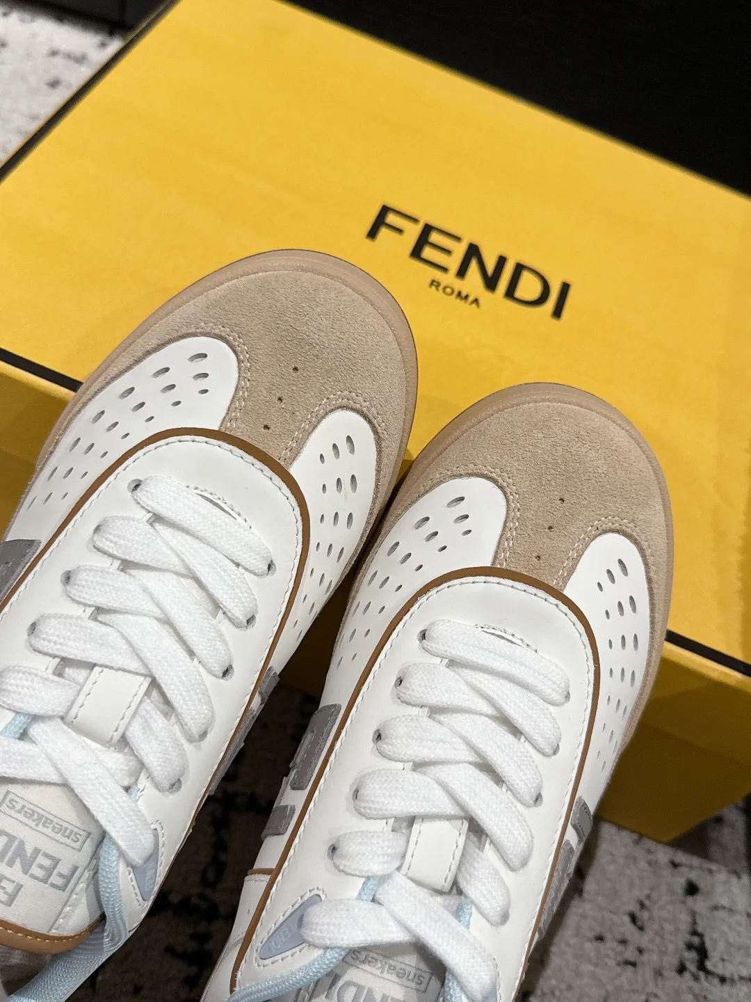 Кроссовки Женские Fendi 11567537