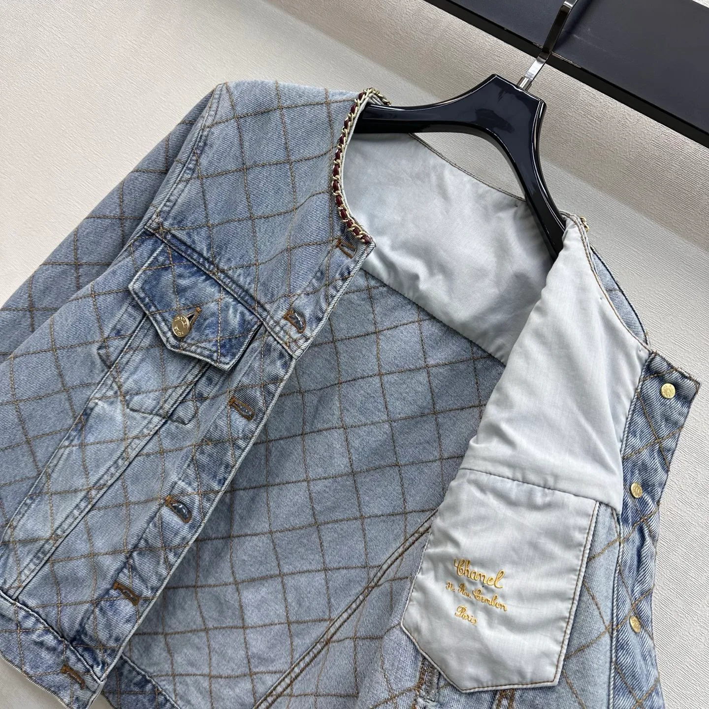 Куртки И Пуховики Женские Chanel 17612748