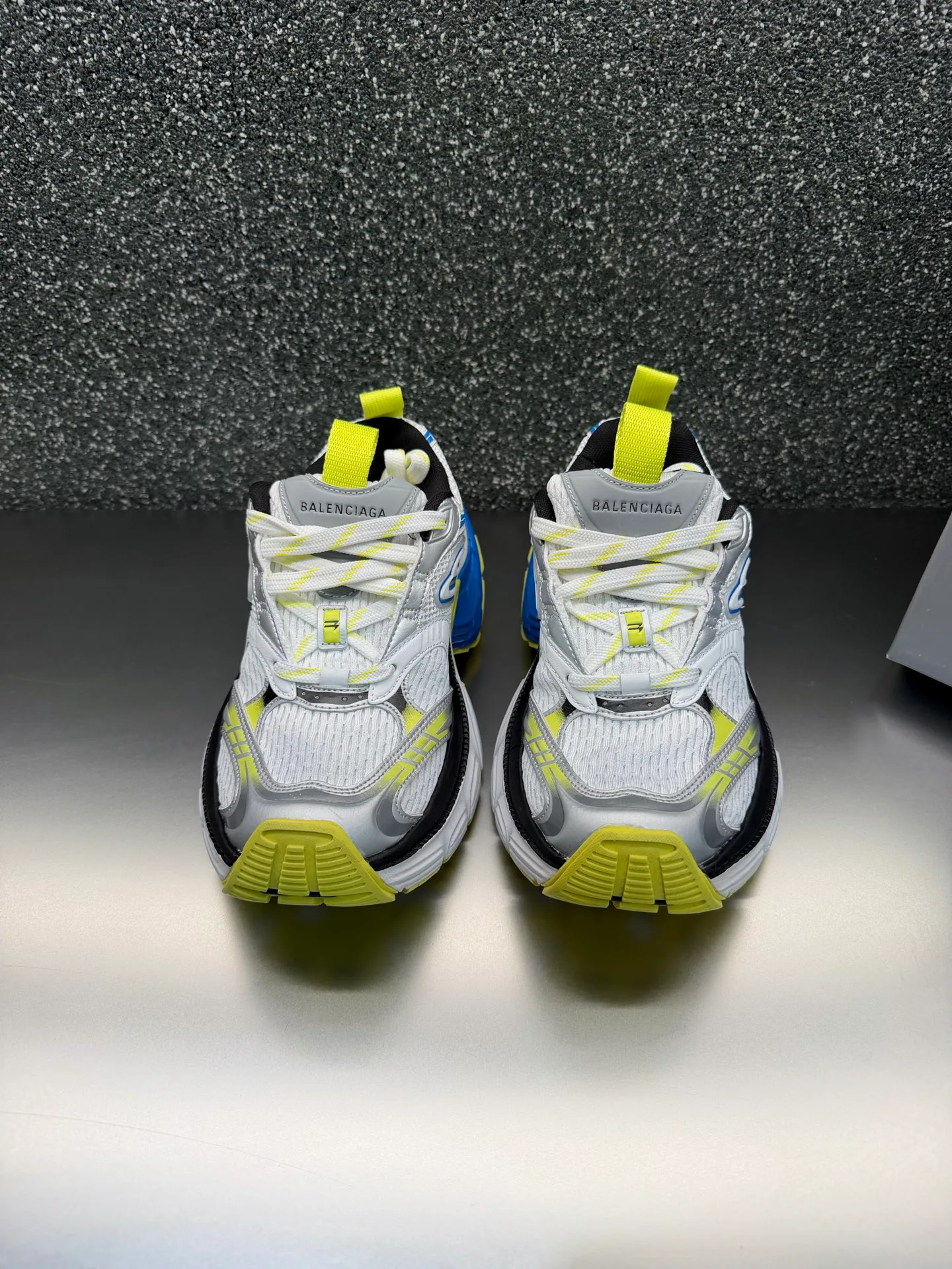 Кроссовки Женские Balenciaga 11704839