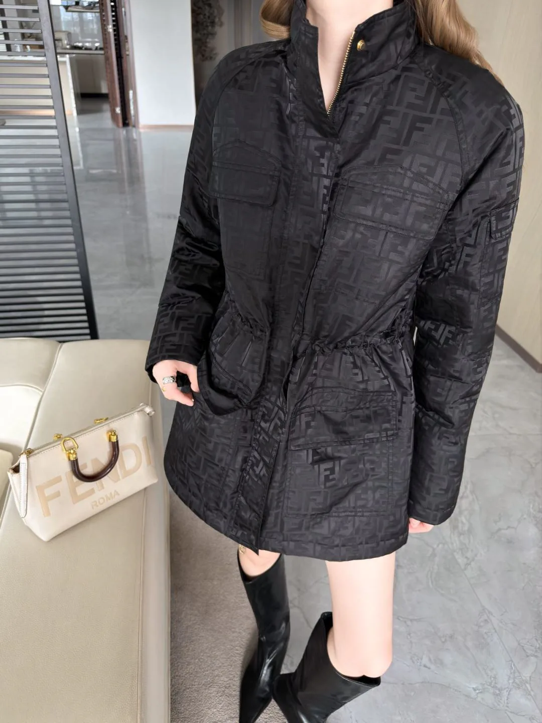 Куртки И Пуховики Женские Fendi 373714