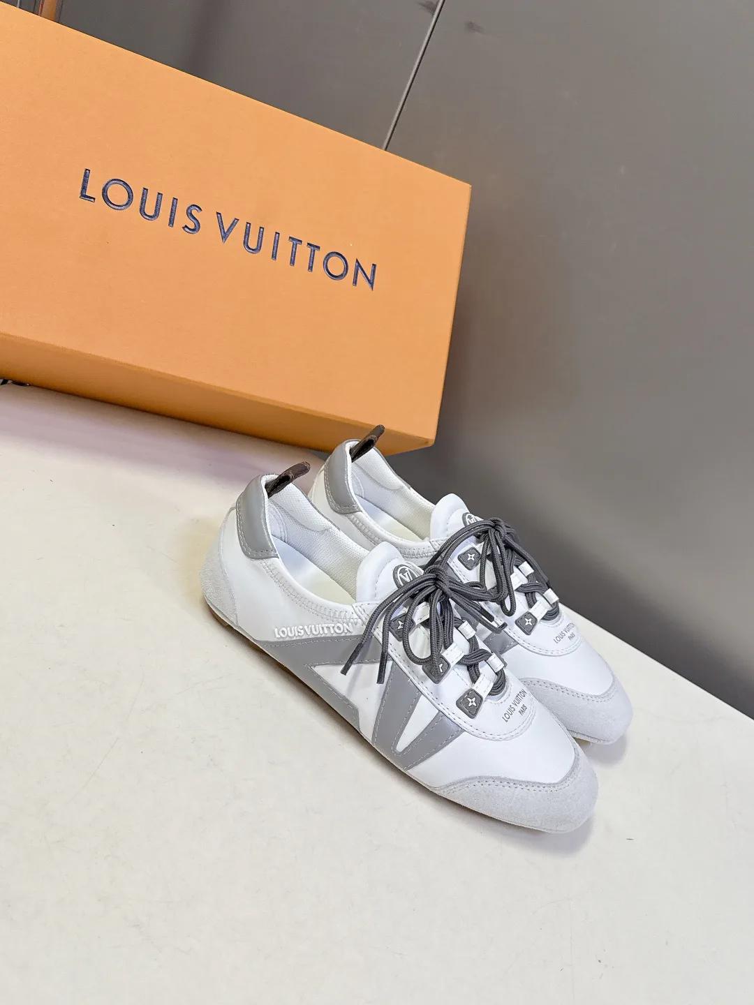 Кроссовки Женские Louis Vuitton 1480742