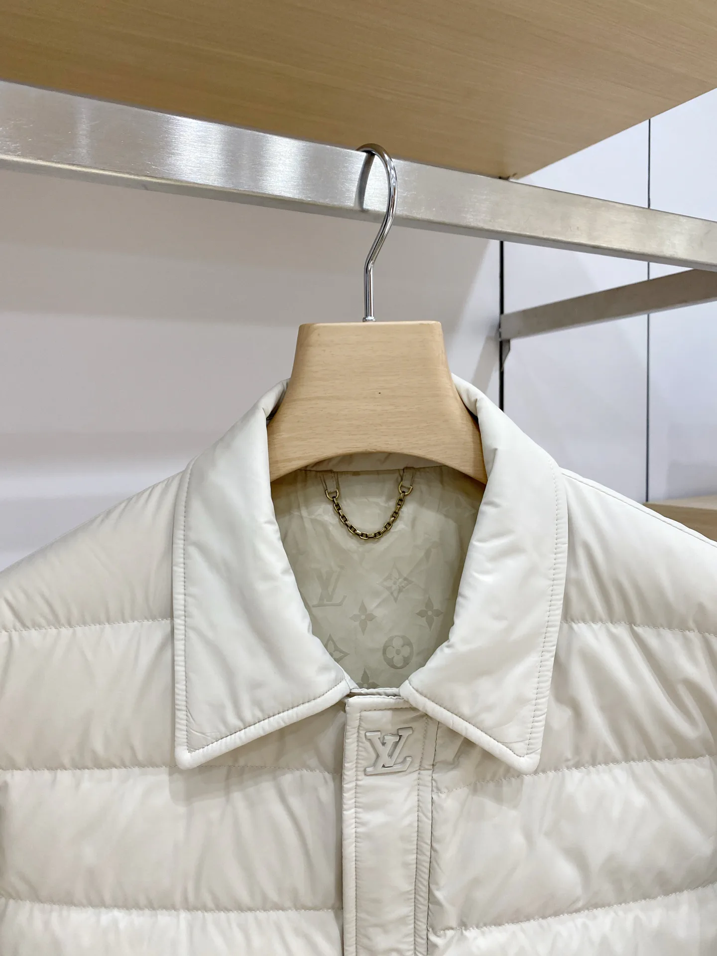 Куртки И Пуховики Женские Louis Vuitton 18284790