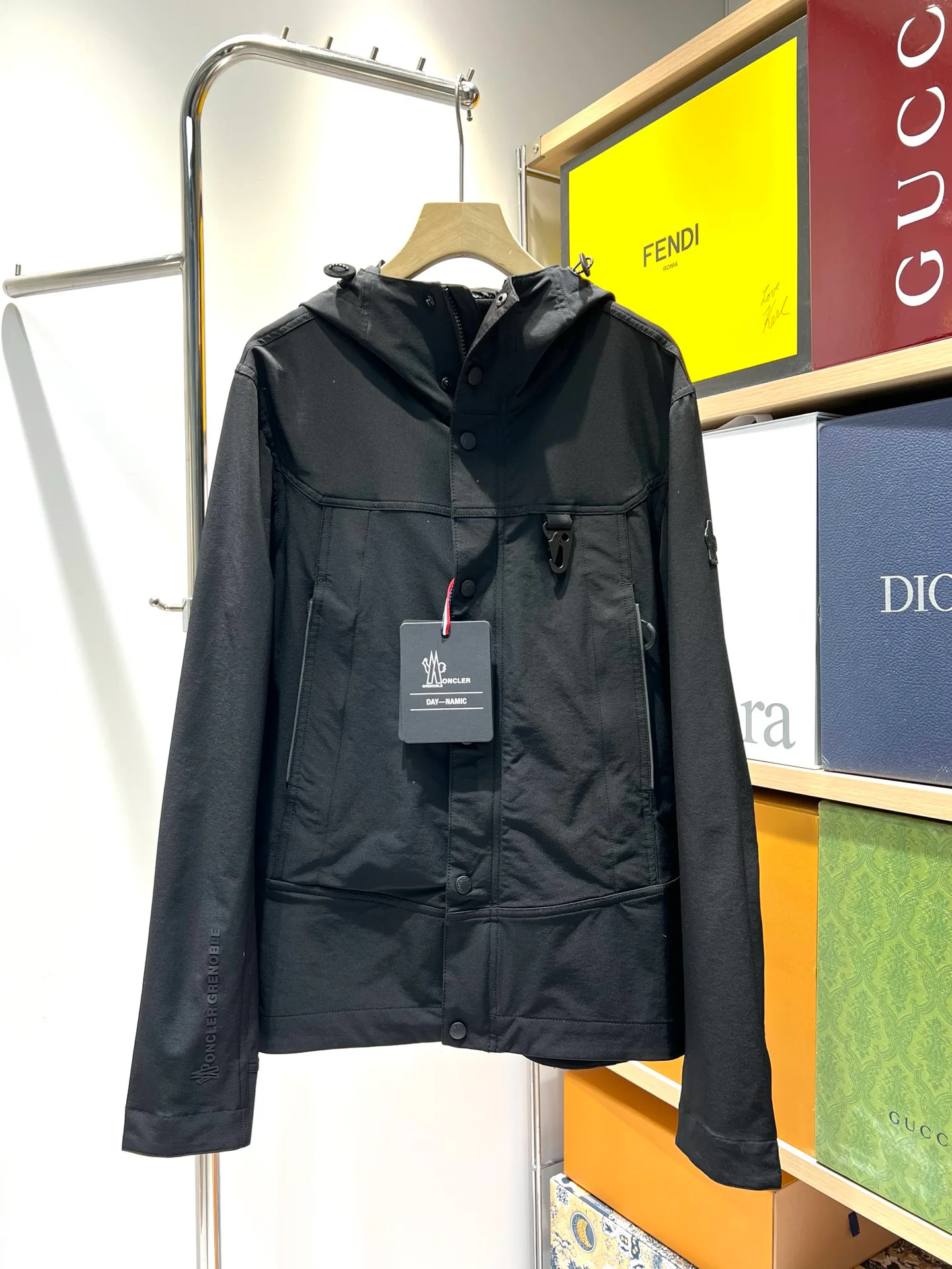 Куртки И Пуховики Мужские Moncler 11909048