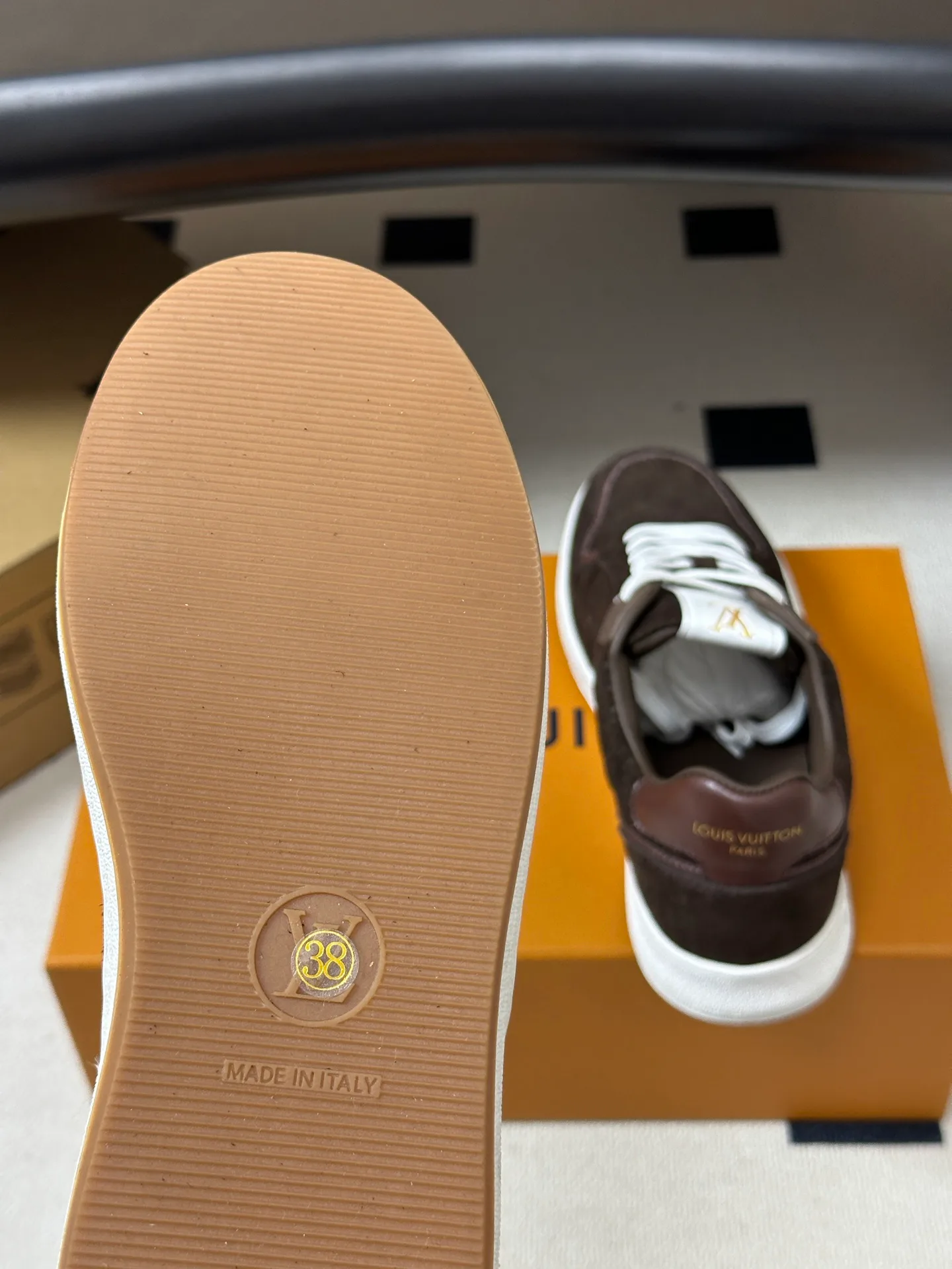 Кроссовки Женские Louis Vuitton 19507298