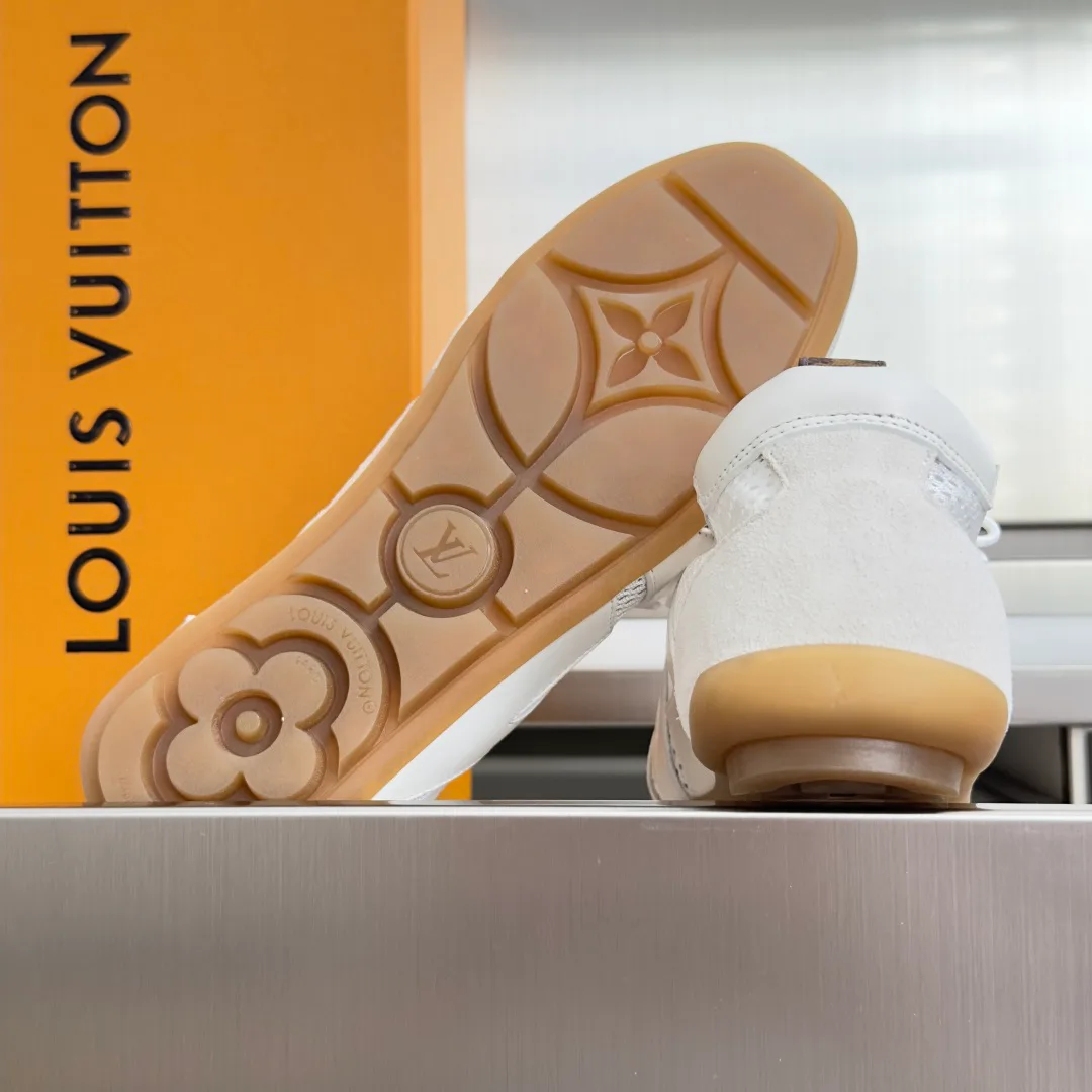 Кроссовки Женские Louis Vuitton 17950620
