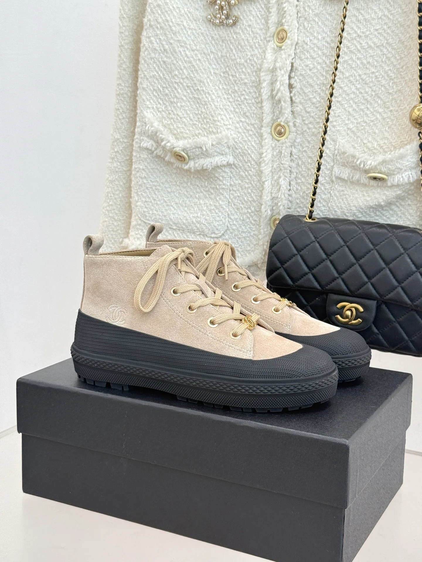 Кроссовки Женские Chanel 18436487