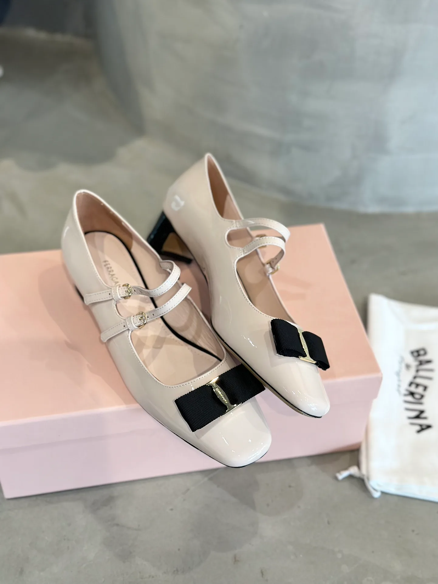 Туфли Женские Salvatore Ferragamo 13368387