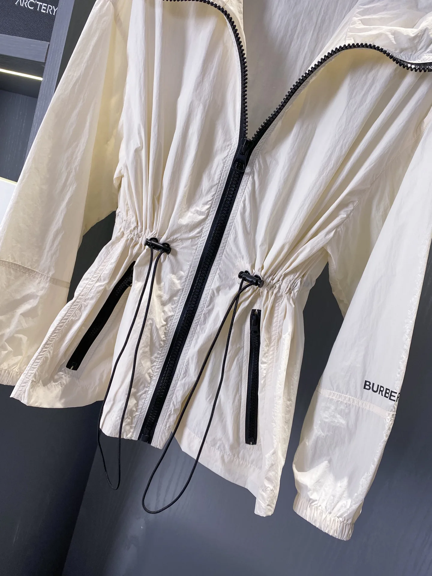 Куртки И Пуховики Женские Burberry 11672144