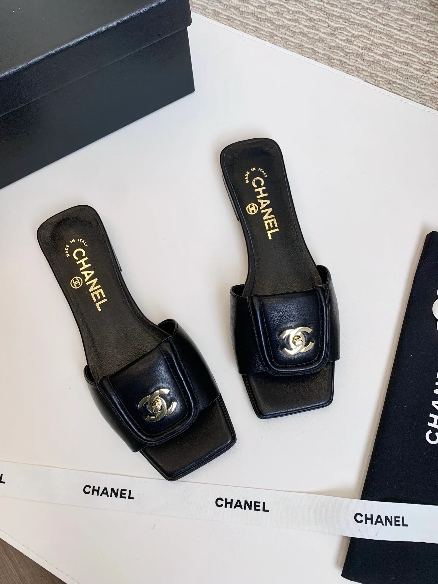 Шлепанцы Женские Chanel 13089474