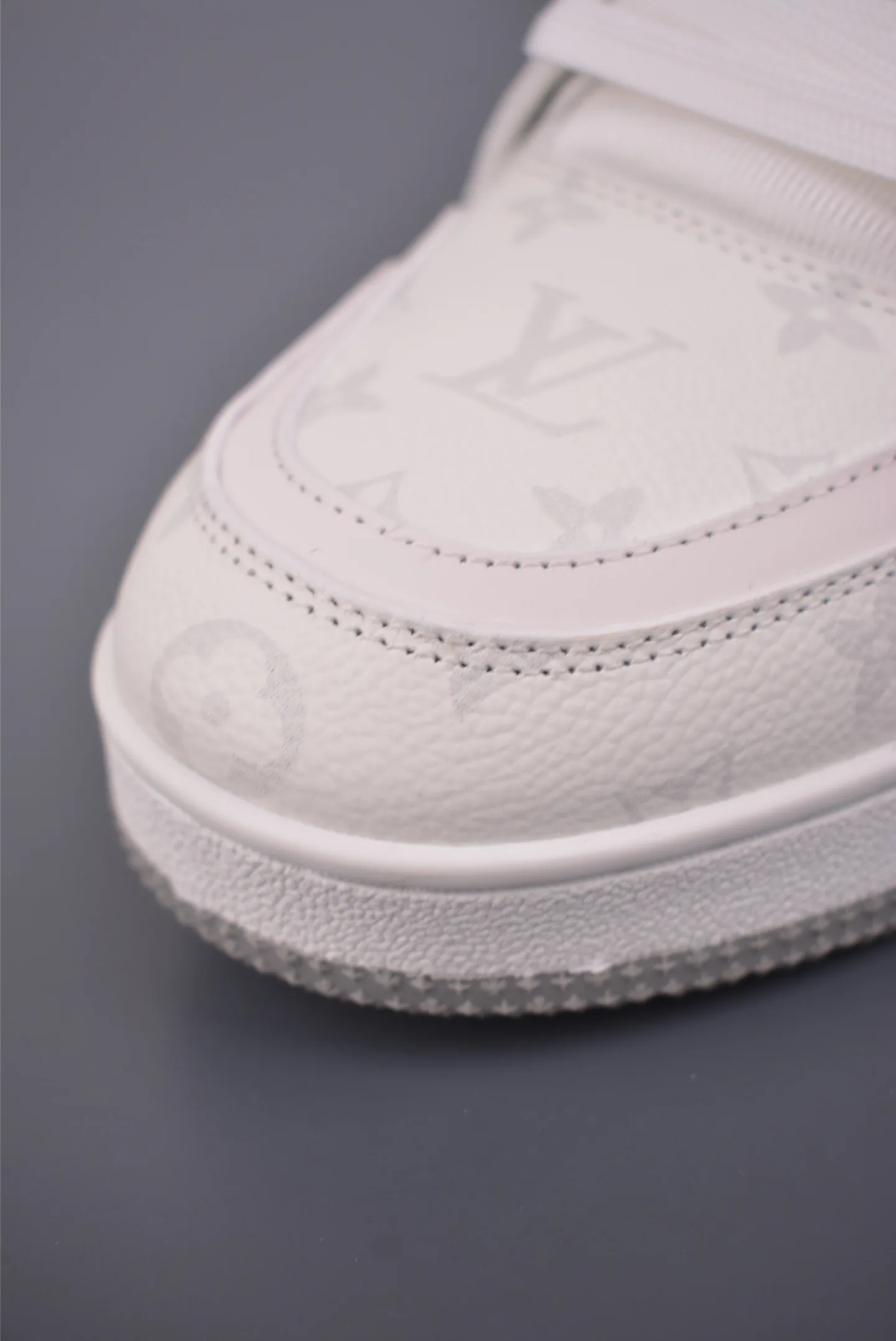 Кроссовки Женские Louis Vuitton 11550558