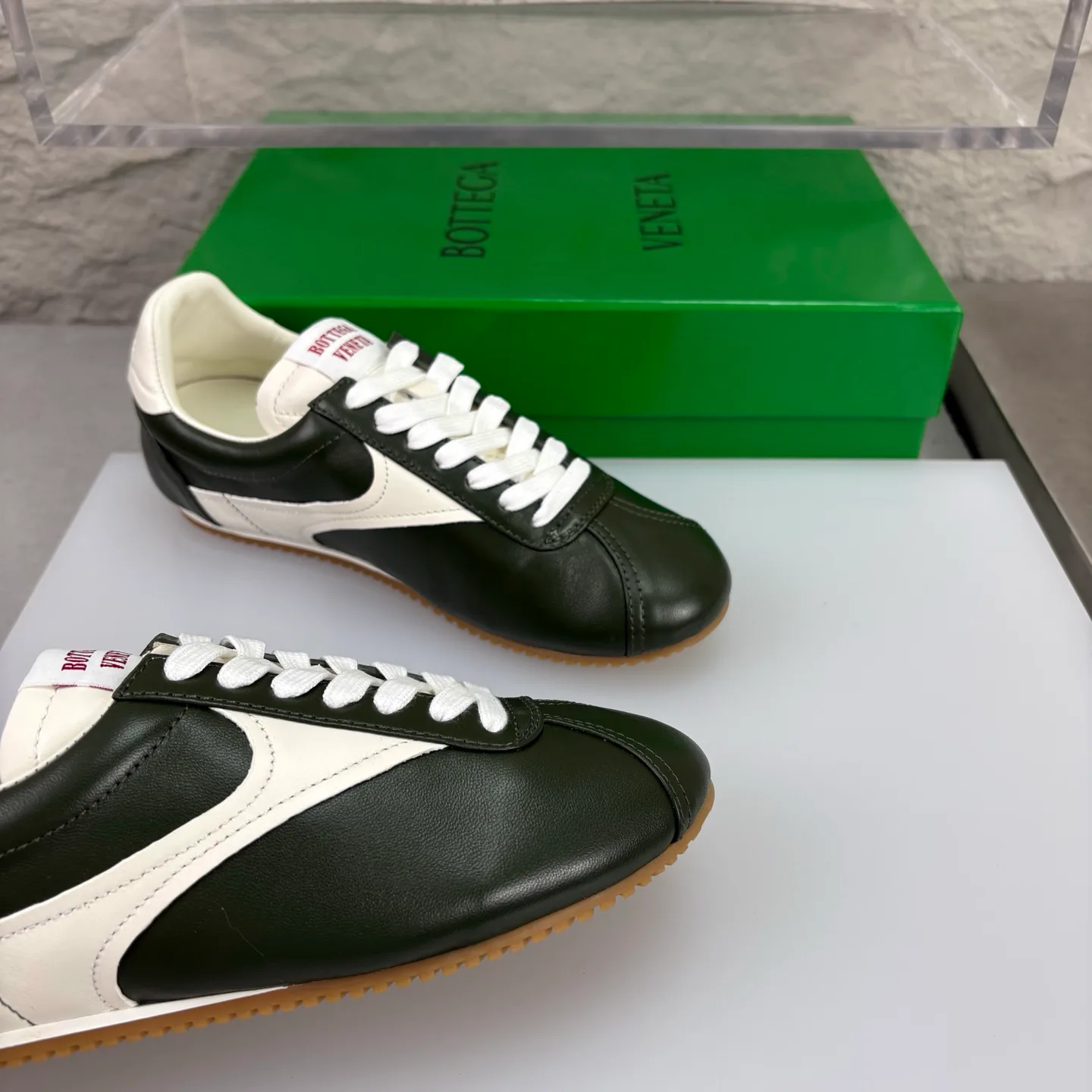 Кроссовки Женские Bottega Veneta 18351657