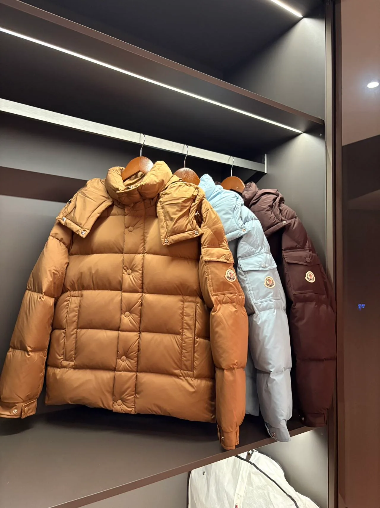 Куртки И Пуховики Женские Moncler 18111528