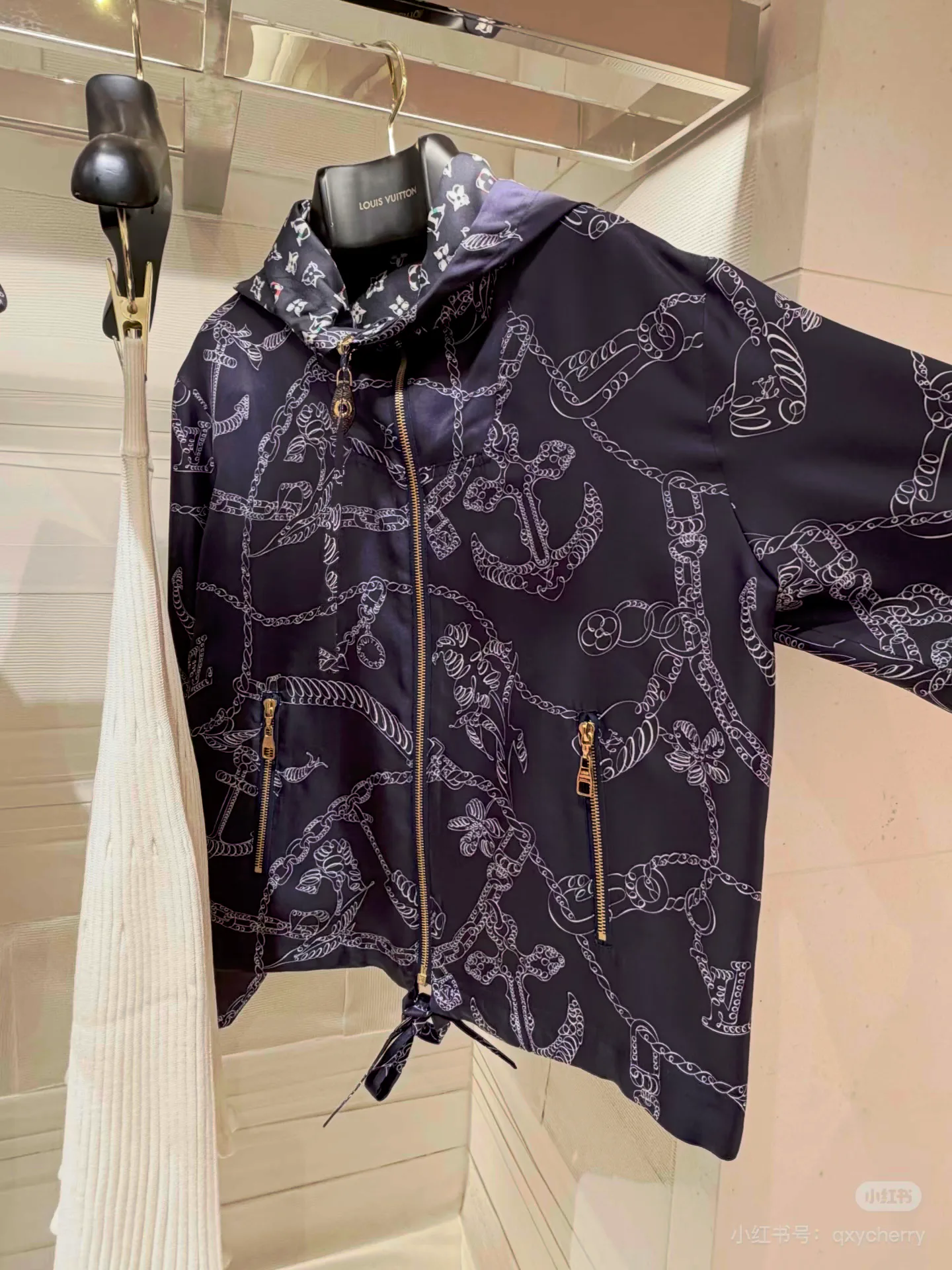 Куртки И Пуховики Женские Louis Vuitton 12649547