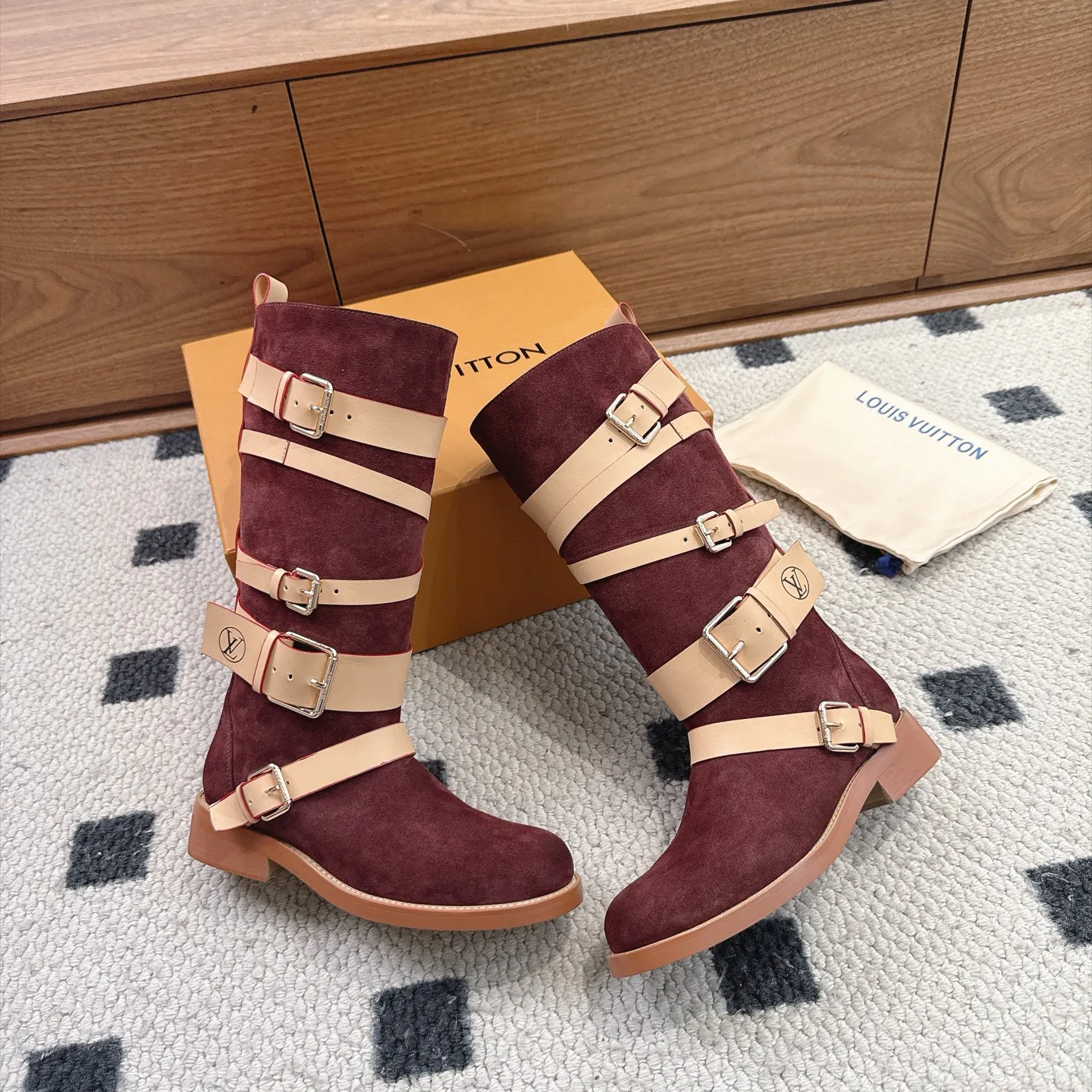 Ботинки Женские Louis Vuitton 18025524