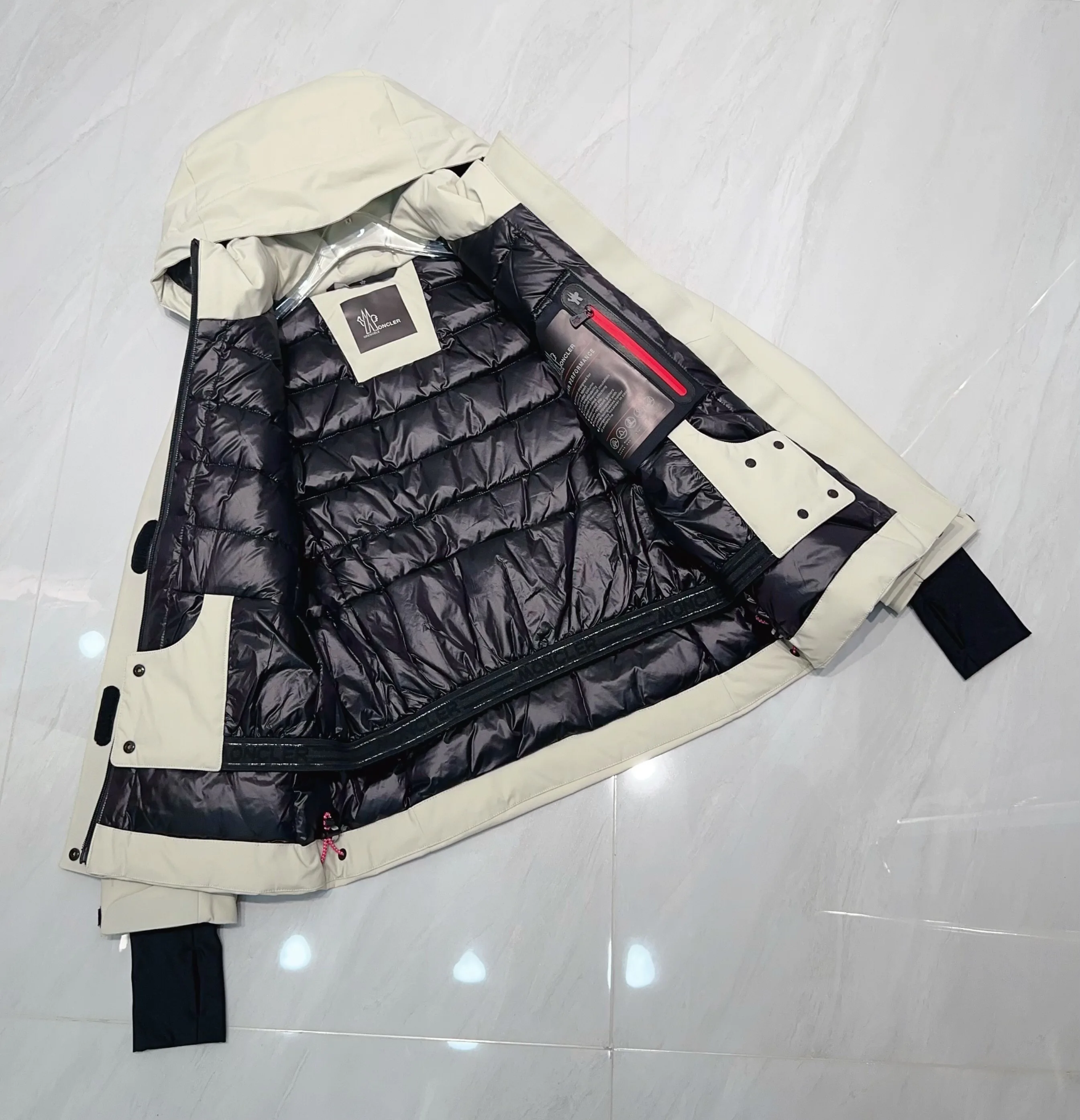 Куртки И Пуховики Женские Moncler 18710223